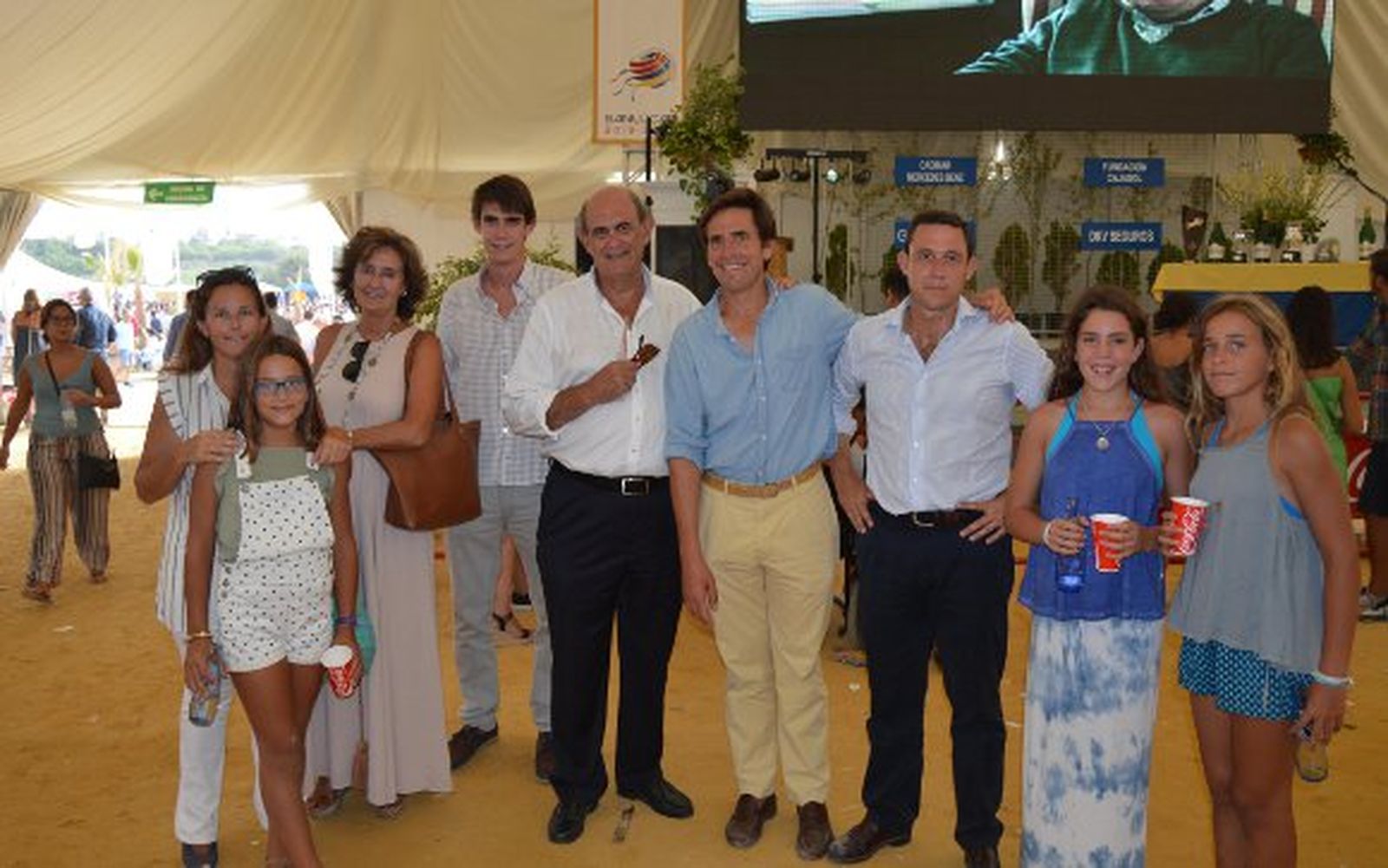 Rocío Dávila, Carmen Escudero, Mara Saraluce, Ignacio Astarloa con su hijo Ignacio, José María Roji, Eduardo Dávila y Miriam y Carmen Dávila.

Foto: Ignacio Casas de Ciria