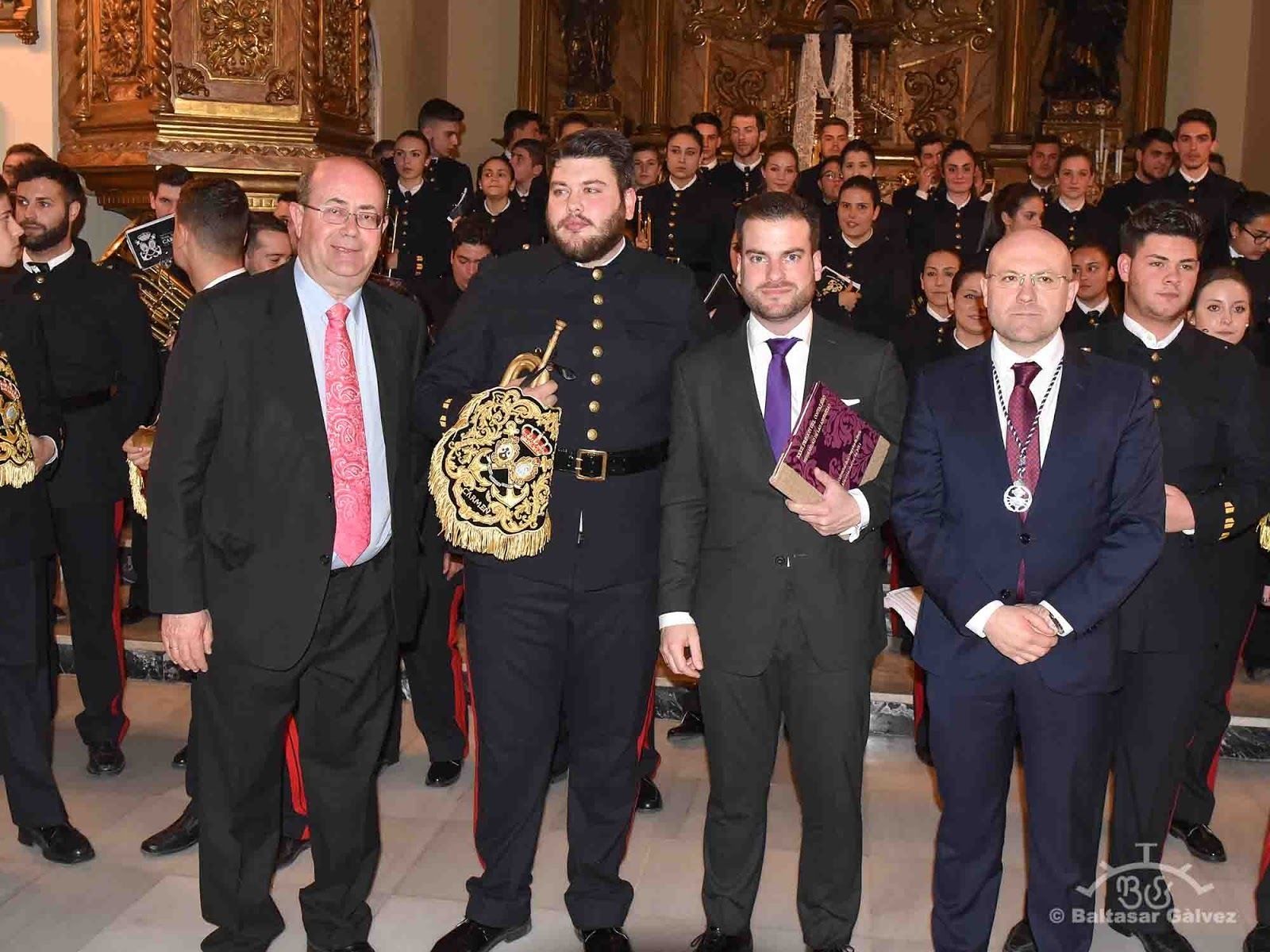Presentador Juan Aguilera, director de la Banda del Carmen Javi Fernández, pregonero Daniel Valverde y Hermano Mayor de las Angustias, David Colomera.