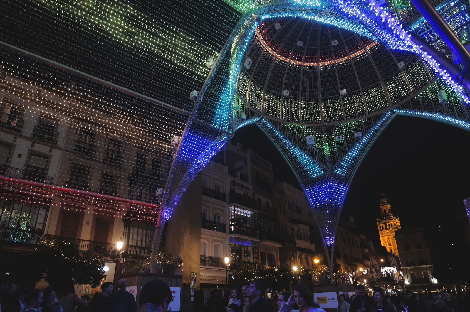 La catedral de luces de Sevilla, en imágenes