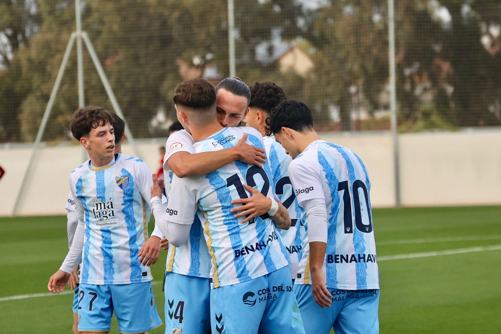 El Atlético Malagueño se da un festión ante el Porcuna para seguir líder (5-0)