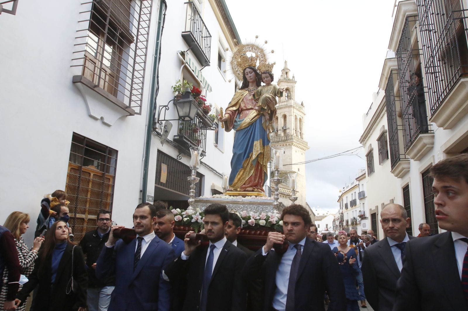 El traslado de María Auxiliadora de Córdoba tras su restauración, en imágenes