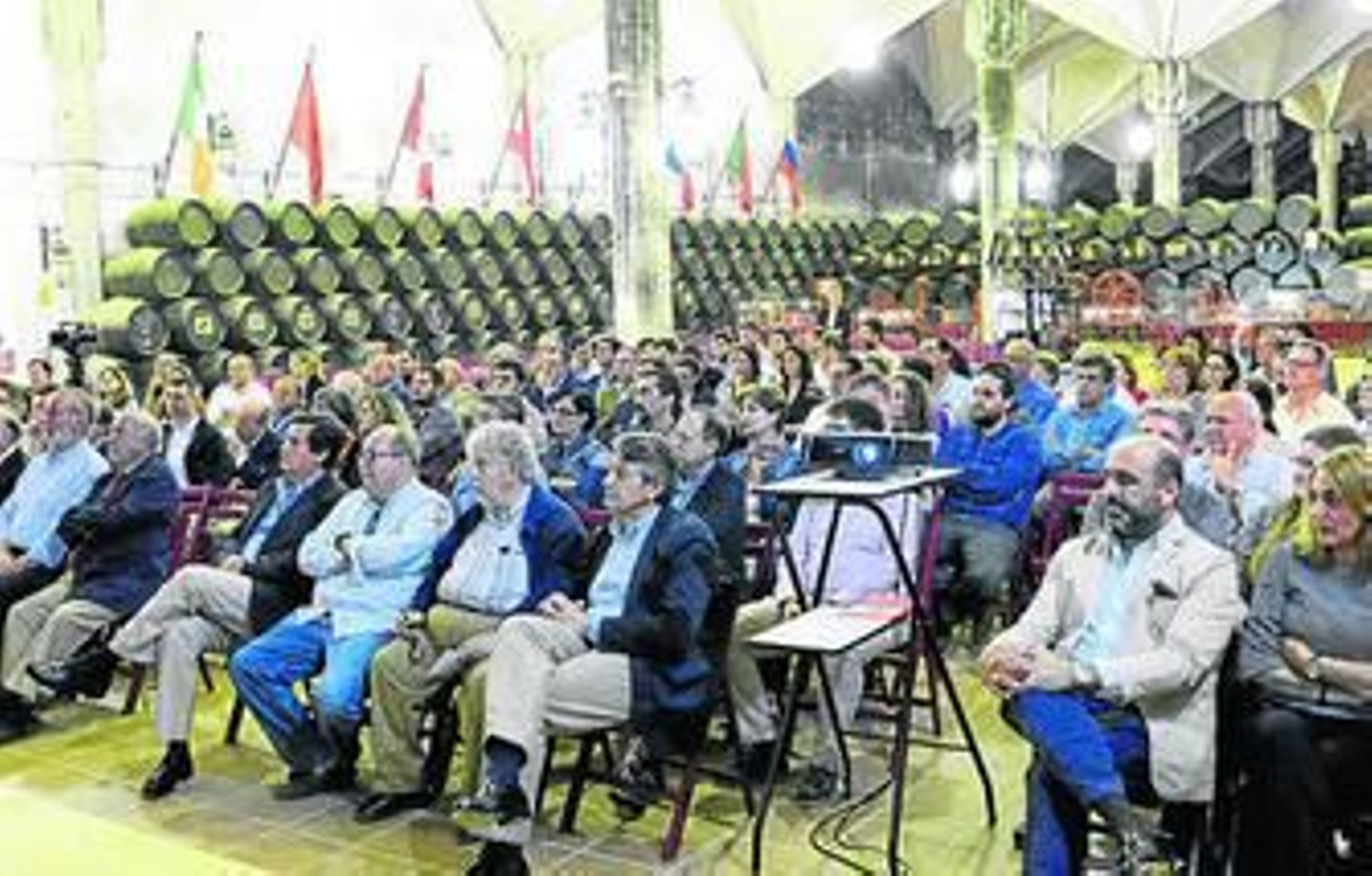 Numeroso público se dio cita en Williams & Humbert durante la conferencia impartida por Luis Pérez.