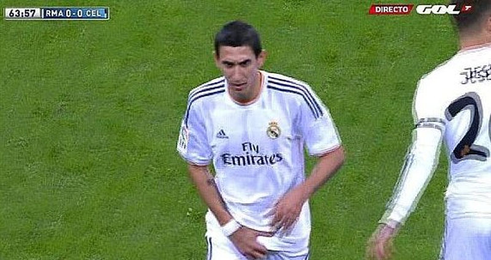 Un gesto de Di María tocándose los genitales desata la polémica