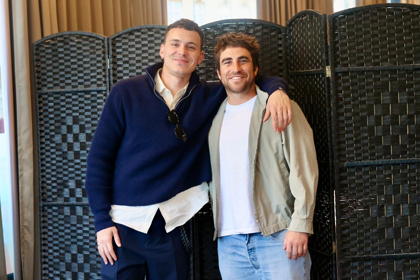 Arón Piper y Marco Cáceres posan para esta entrevista.