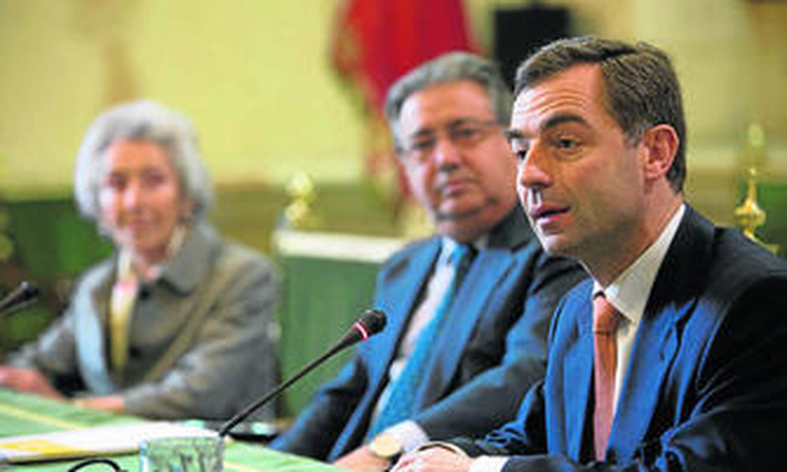 Maribel Goñi, Juan Ignacio Zoido y Luis Rey Goñi en la presentación de la Singularity University.