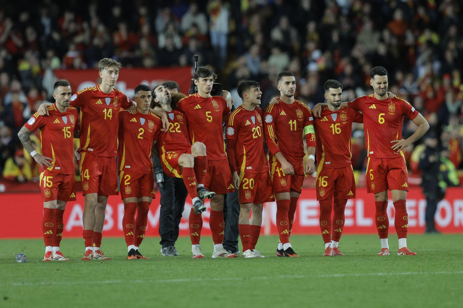 Dean Huijsen, consagración imperial con España