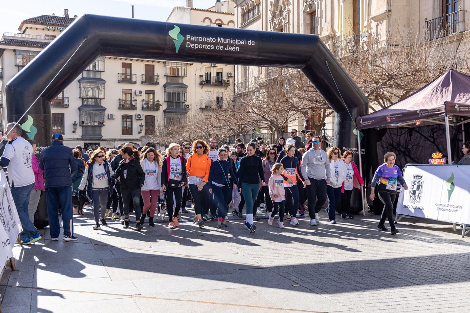 En imágenes: deporte y solidaridad se dan la mano en la VI Carrera-Caminata de la Hermandad de la Buena Muerte (1)