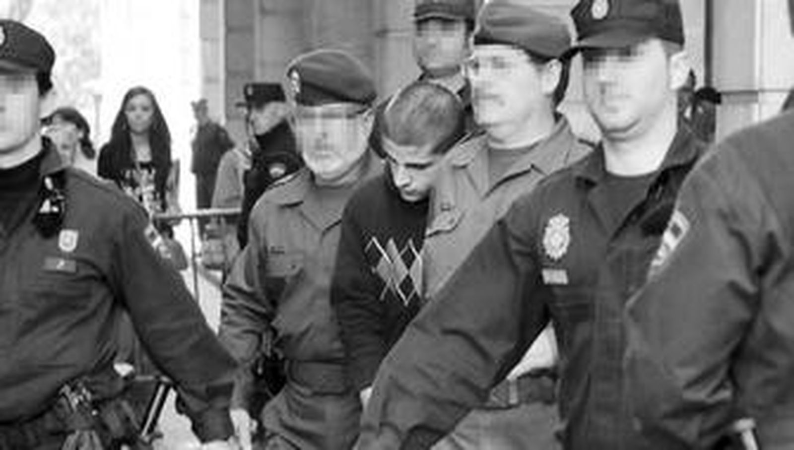 El asesino confeso, Miguel Carcaño, sale del juzgado el pasado martes tras prestar declaración por segunda vez.