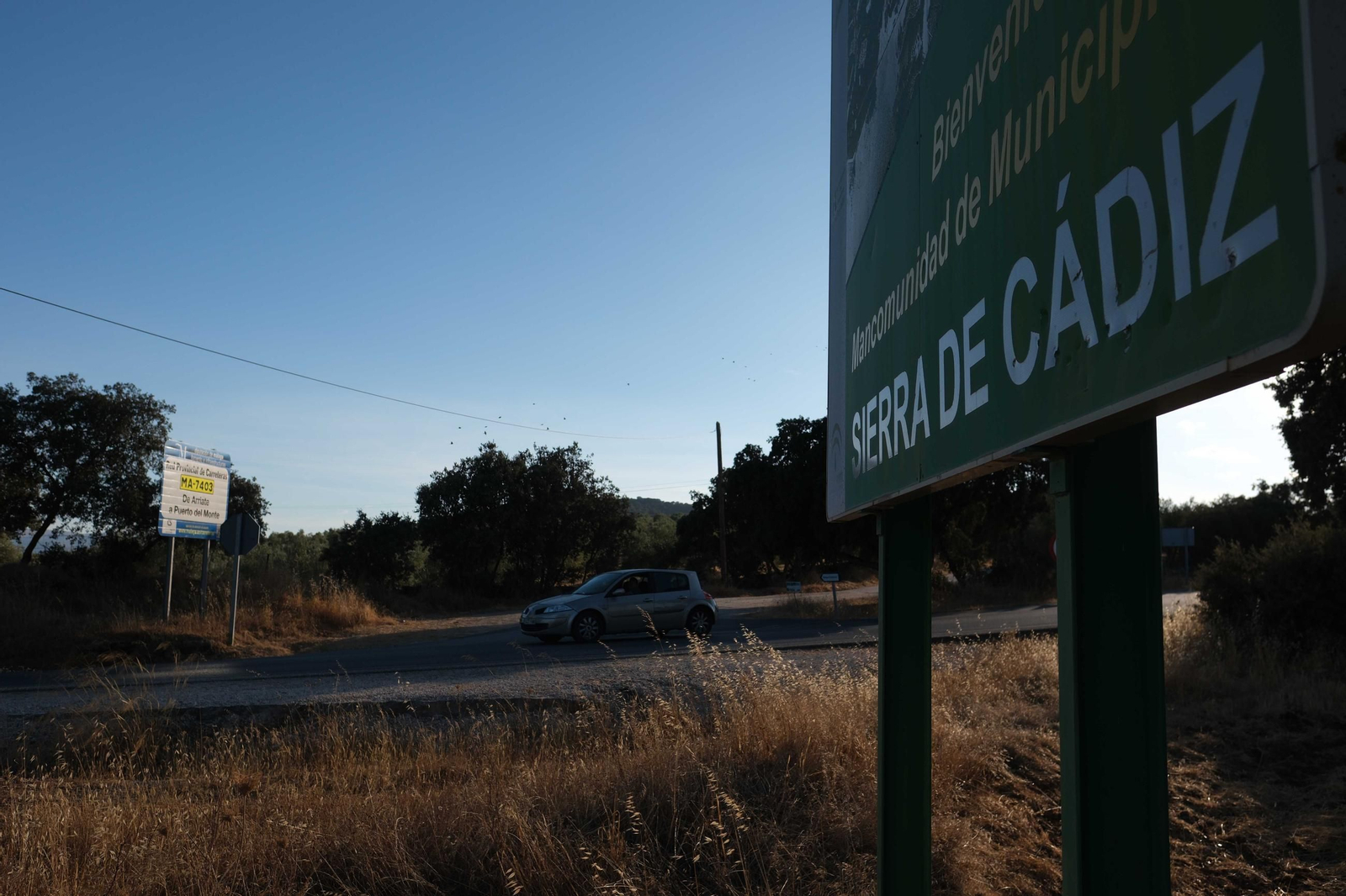 La 'frontera' solo existe en los carteles oficiales.