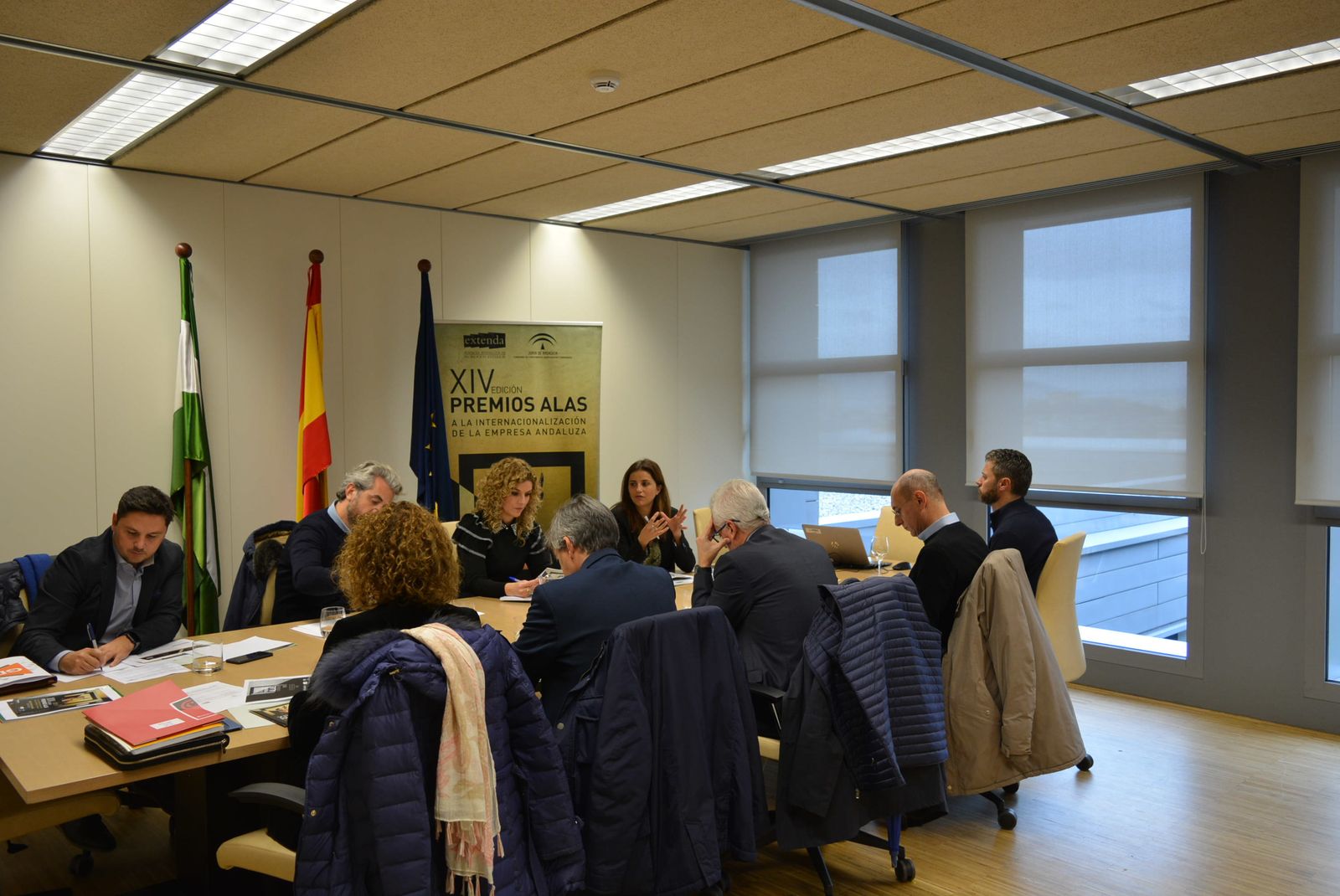 El jurado reunido para elegir a los finalistas.