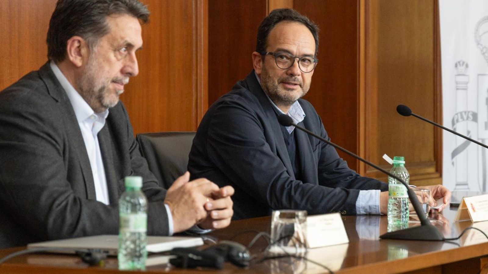 El secretario Antonio Hernando presenta el programa Conéctate 35