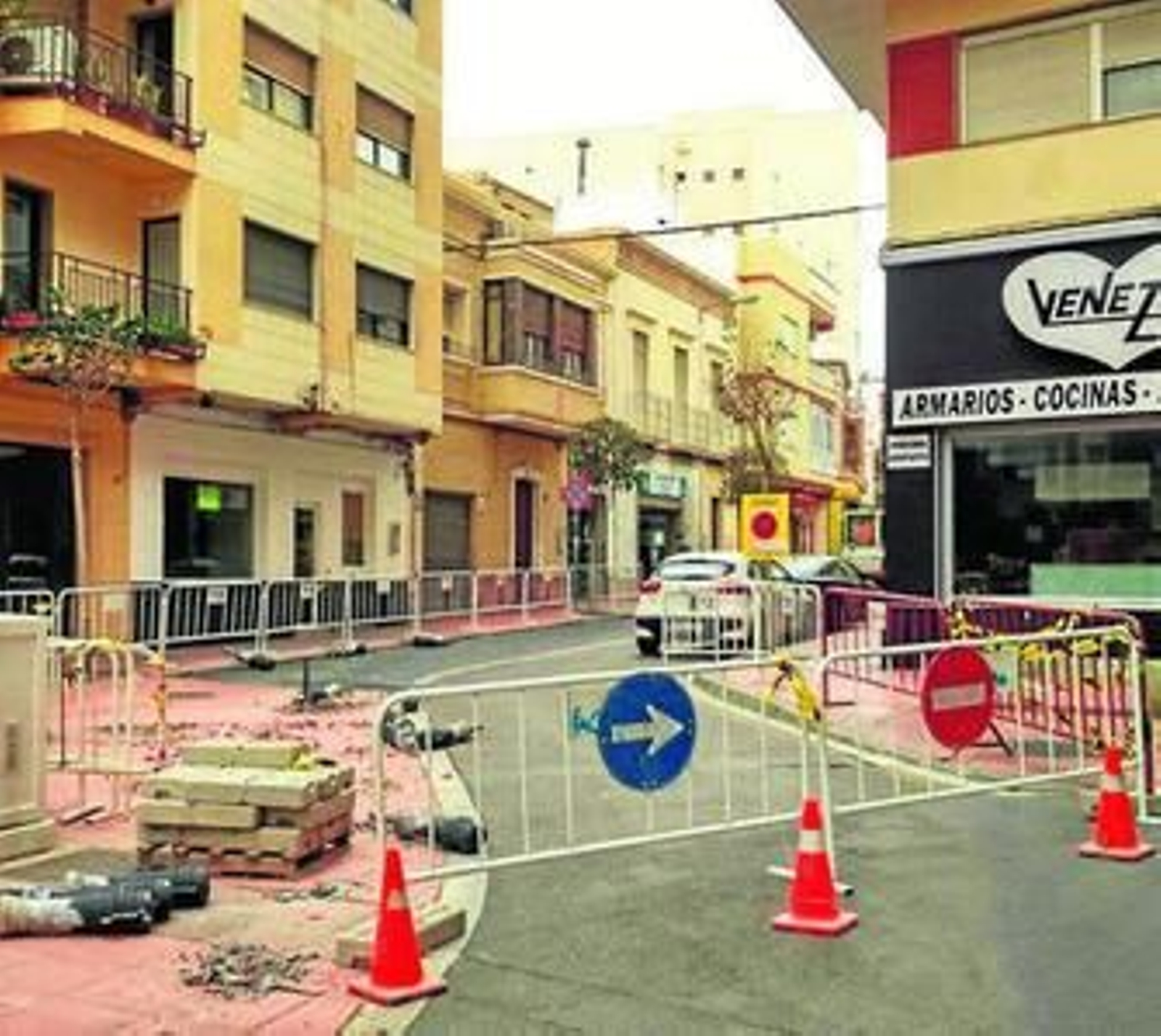 Vallas acotan la zona de trabajo iniciada ayer.