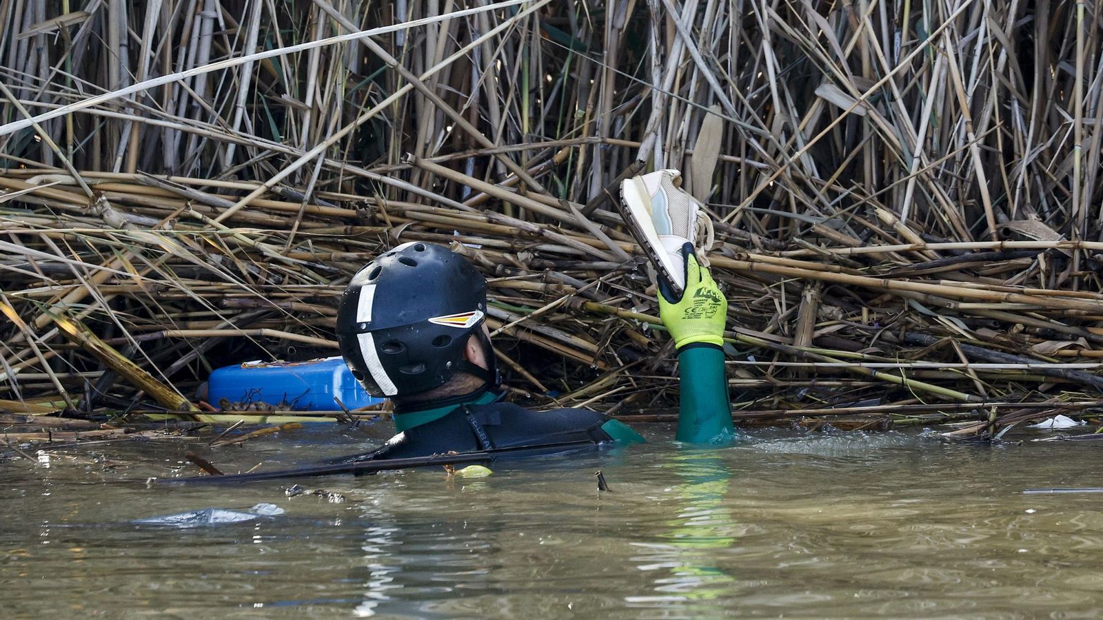 Se intensifican las labores de búsqueda de desaparecidos en Valencia