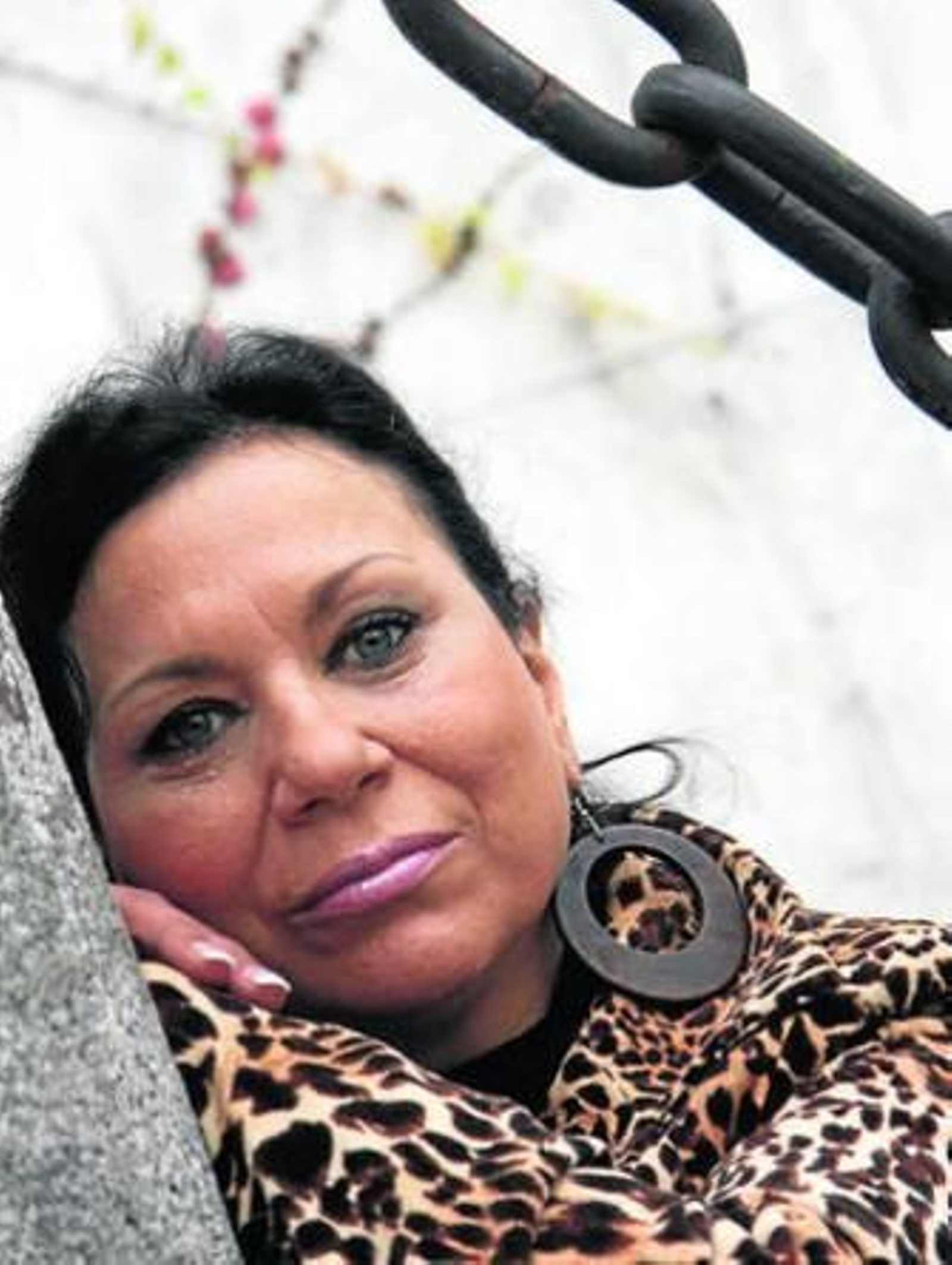 Primer plano de la belleza racial de La Susi.