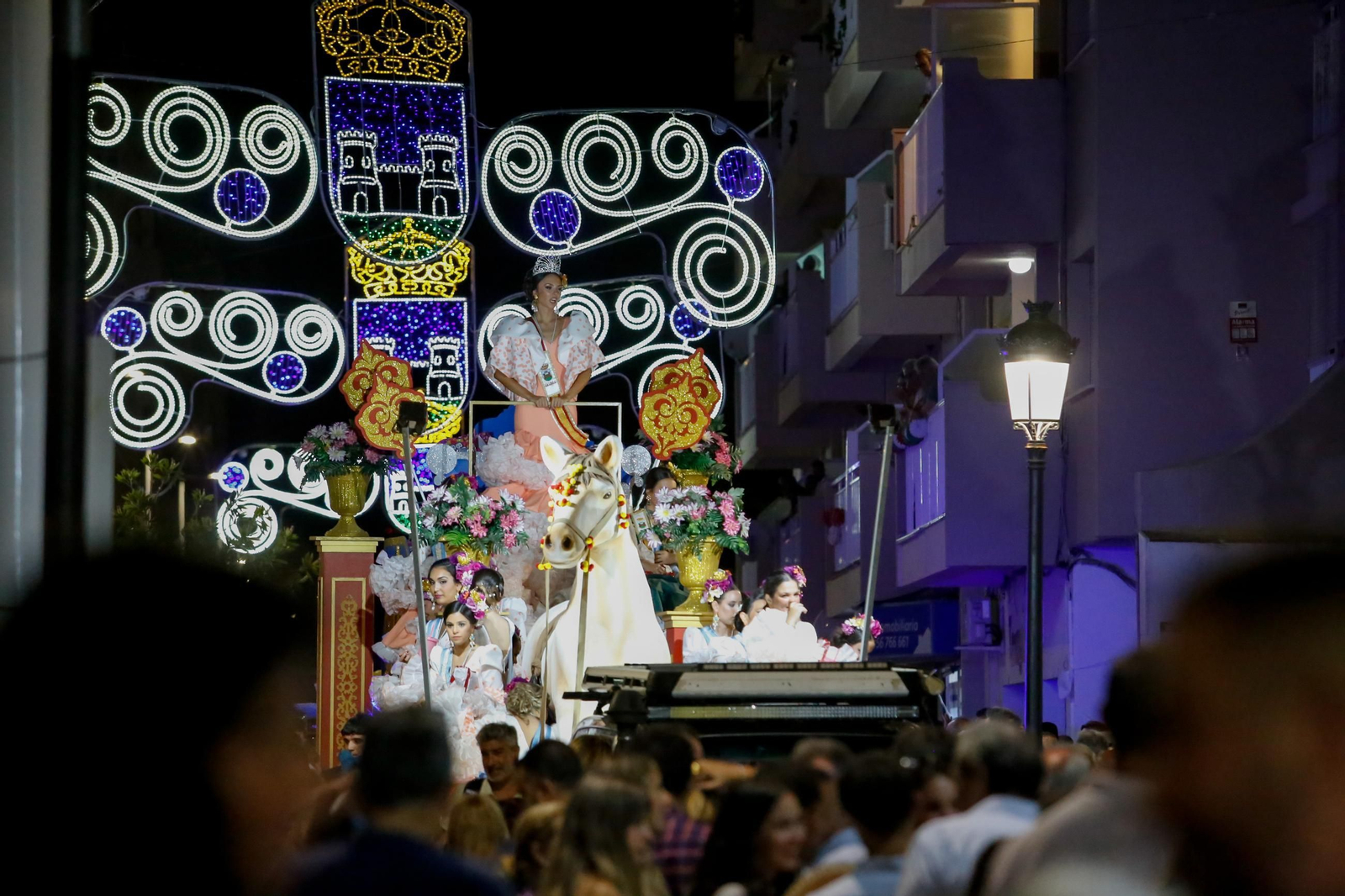 Búscate en las fotos de la cabalgata de la Feria de La Línea