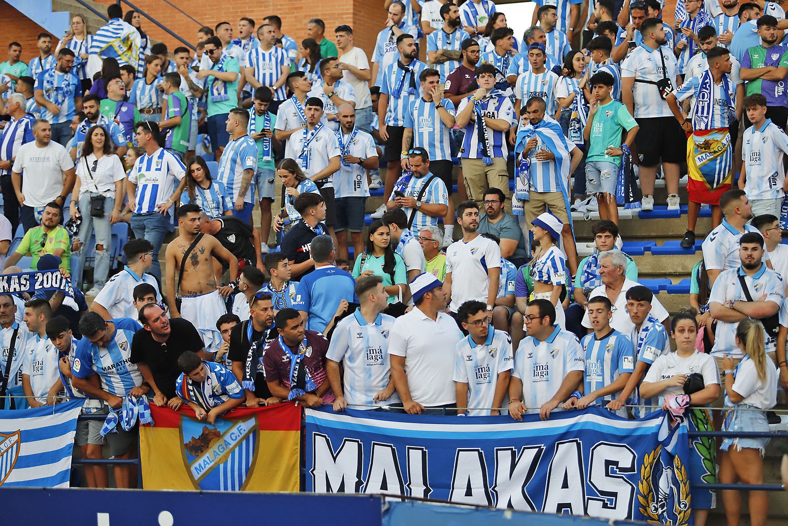 Ambiente en las gradas del Nuevo Colombino en el Recreativo de Huelva y Málaga