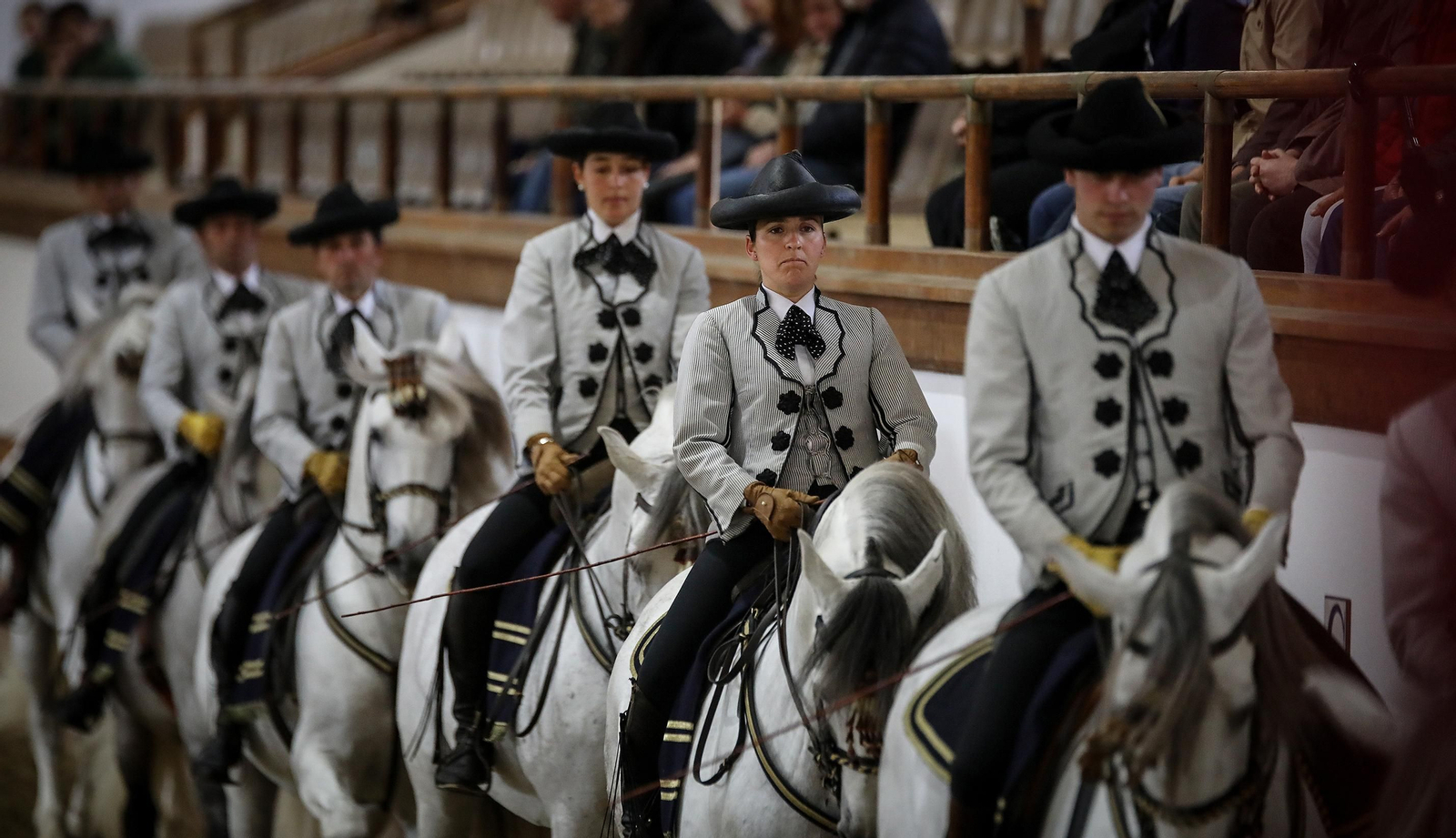 Belén Bautista jinete de la Real Escuela es galardonada con el Caballo de Oro 2022 en Jerez