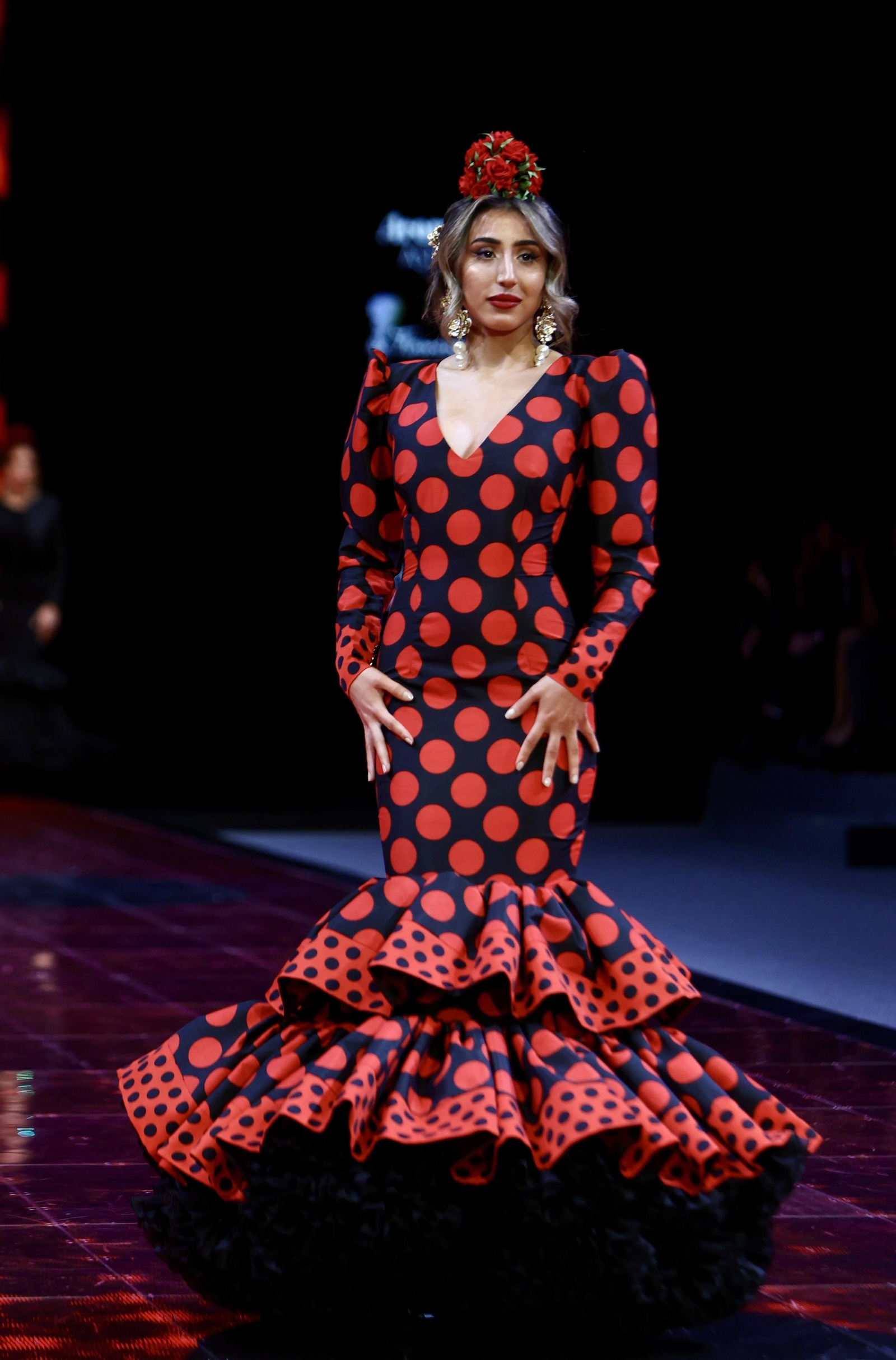 Desfile de Rosa Pedroche en SIMOF, todas las fotos