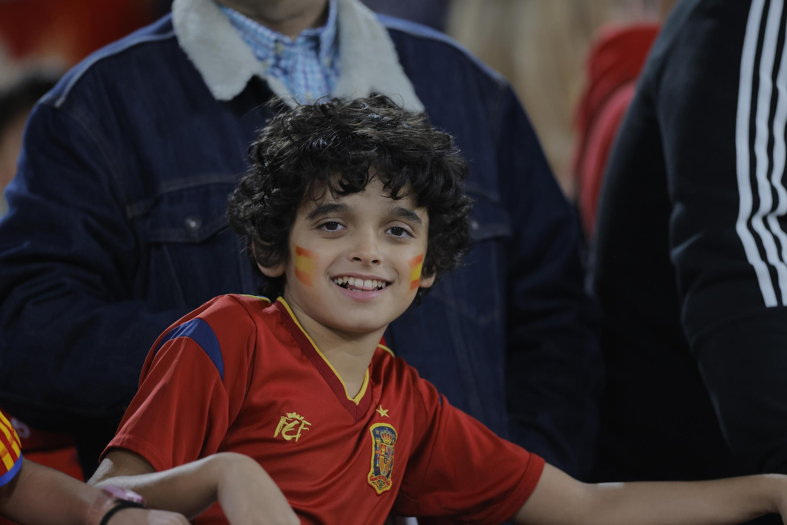 Búscate en las fotos del España - Turquia