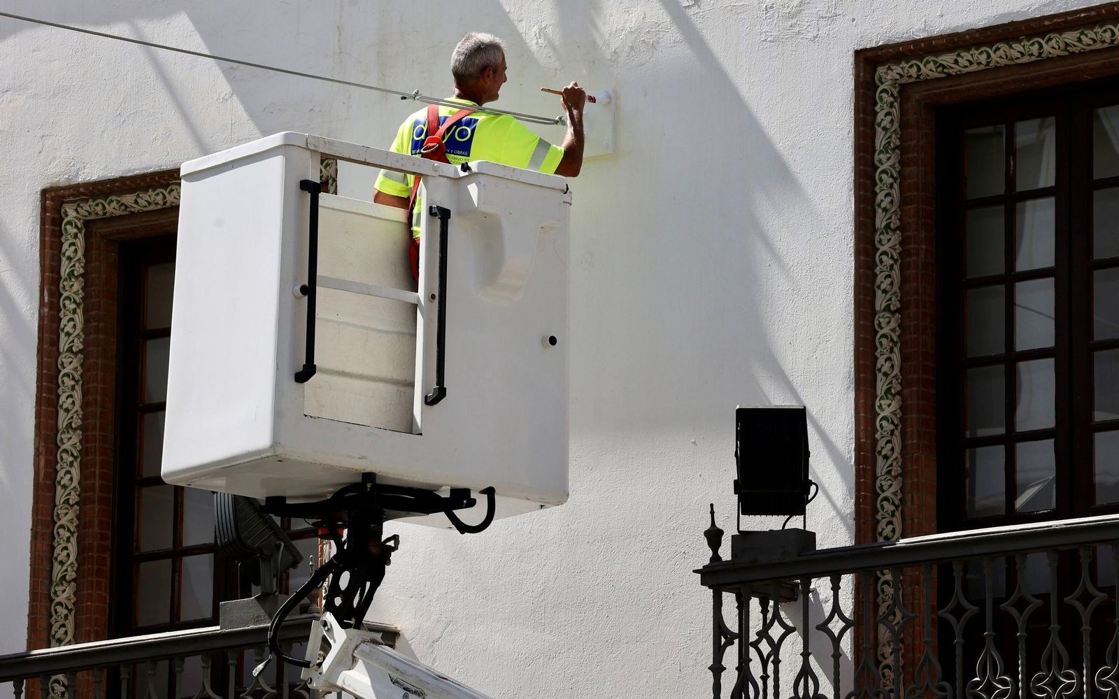 Pintura para bajar el impacto de los toldos de la Avenida