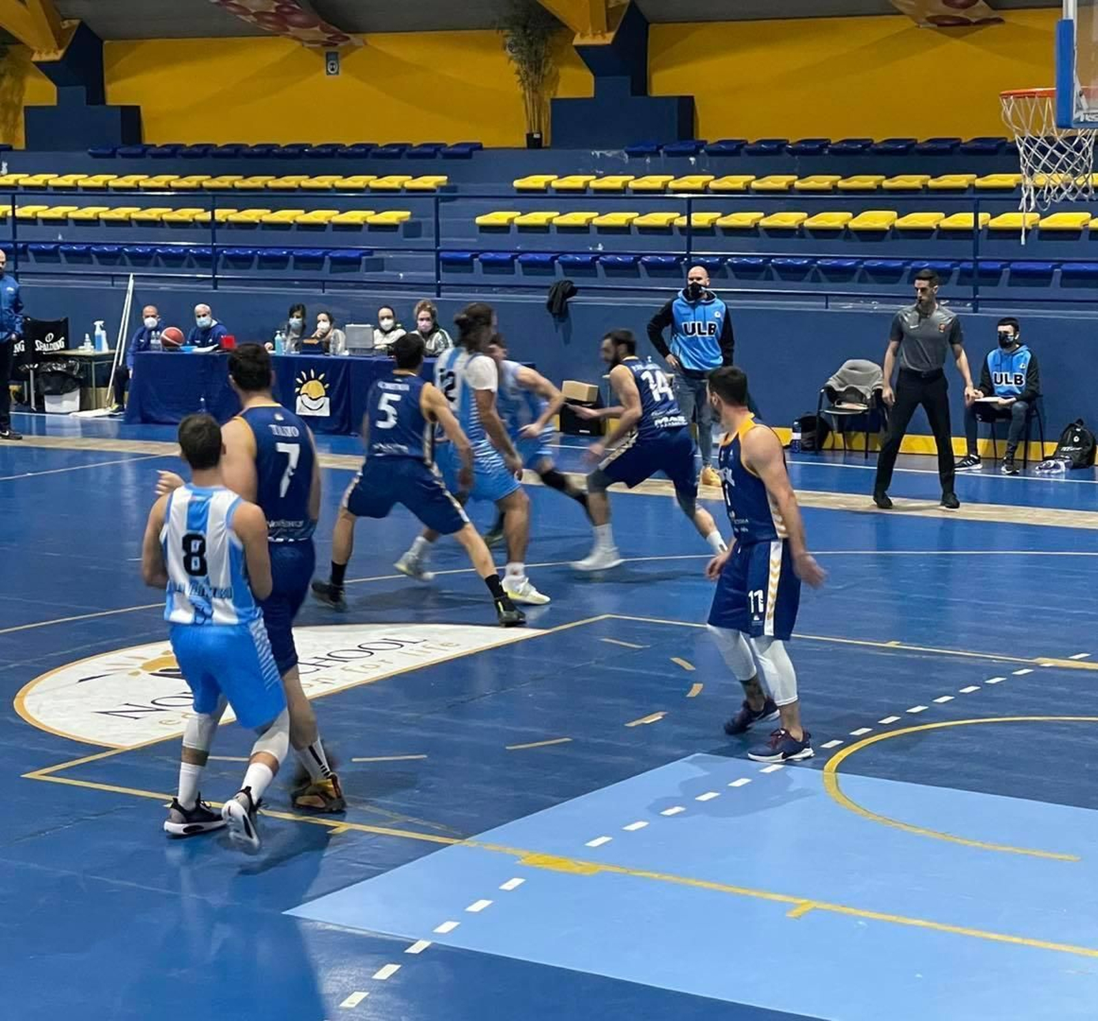 Un lance del partido entre Novaschool y ULB de este miércoles