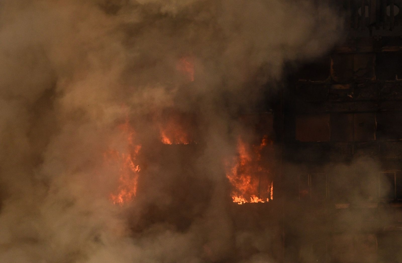 El espectacular incendio de Londres, en imágenes