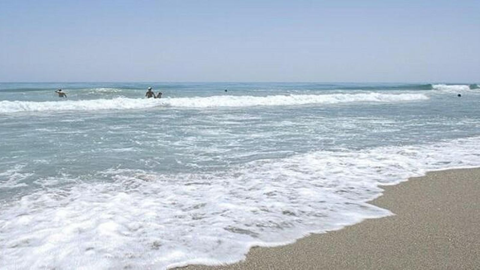 La playa de la Colonia es una cala muy coqueta. La playa de la Colonia es una cala muy coqueta.