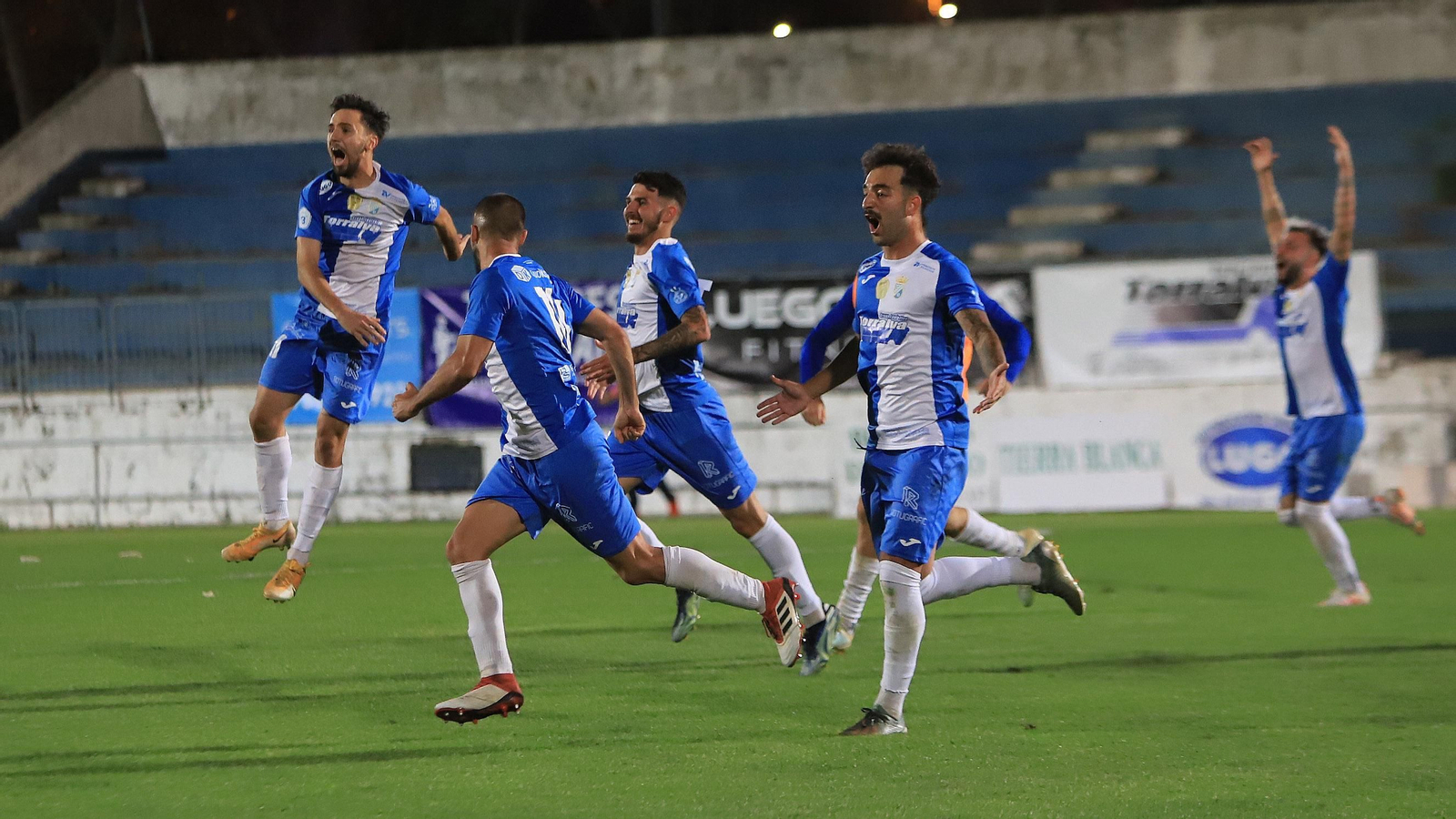 Imágenes de la semifinal por el ascenso entre el  Xerez CD - Puente Genil