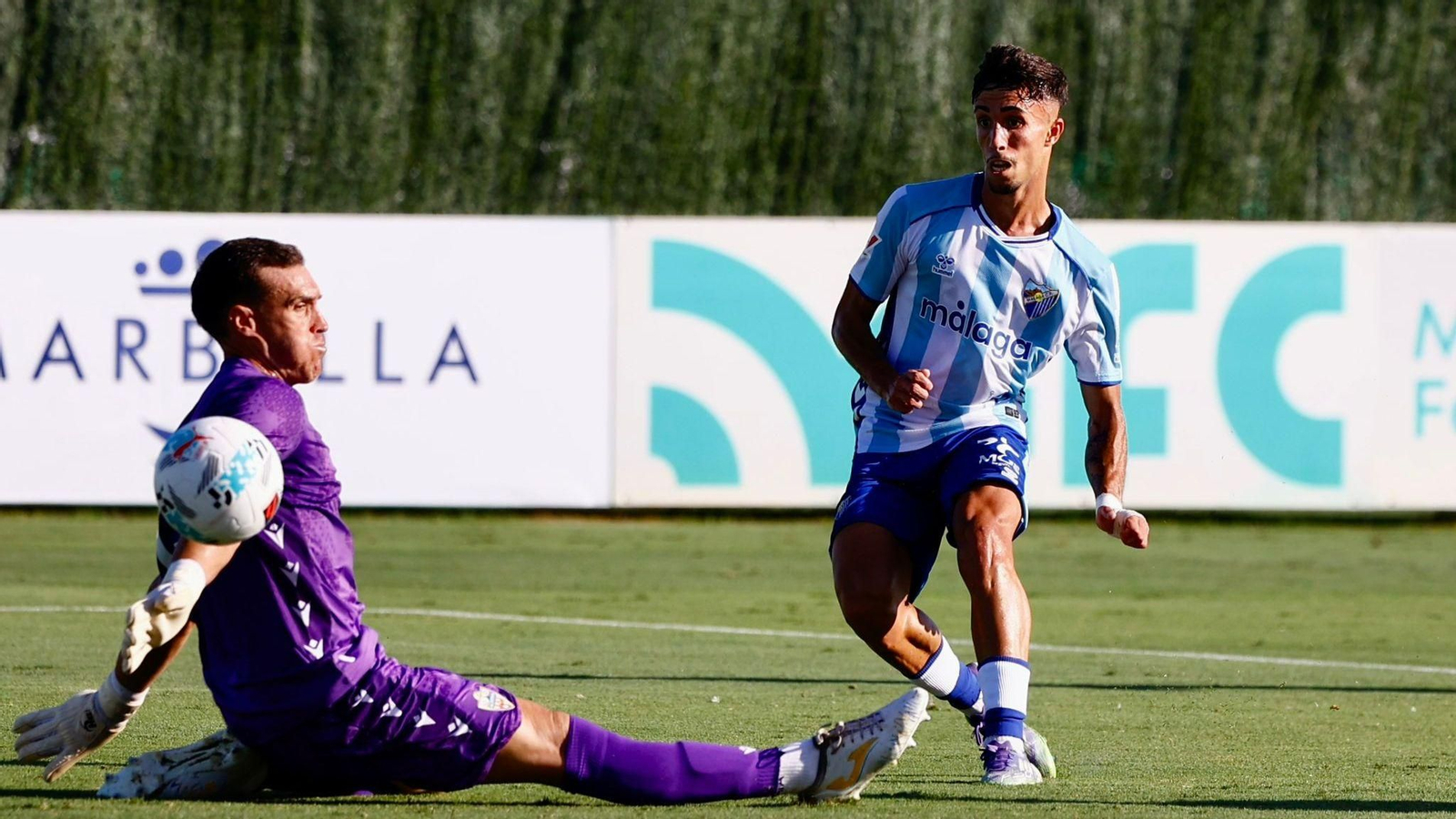 David Larrubia anotando gol ante la UD Almería
