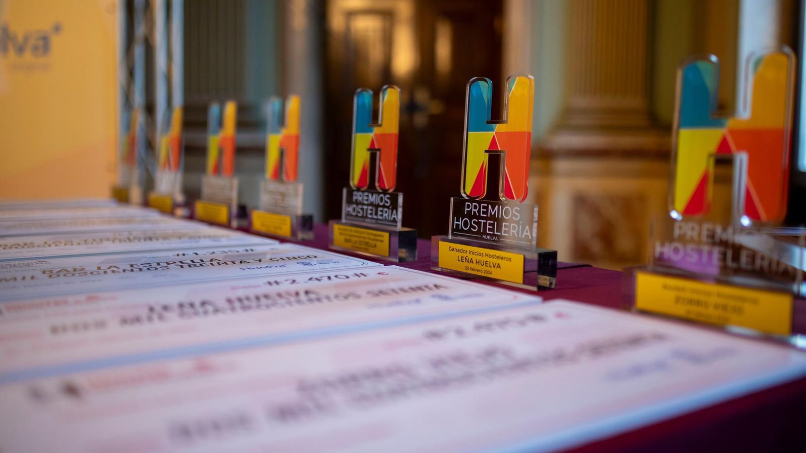 Galardón de los premios. Galardón de los premios.