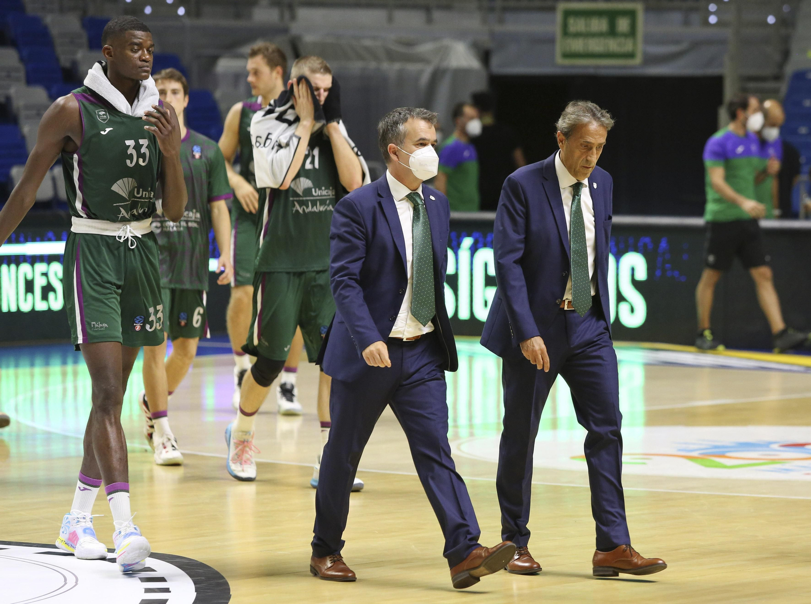 Luis Casimiro, con Yannick Nzosa a su derecha en el Carpena.