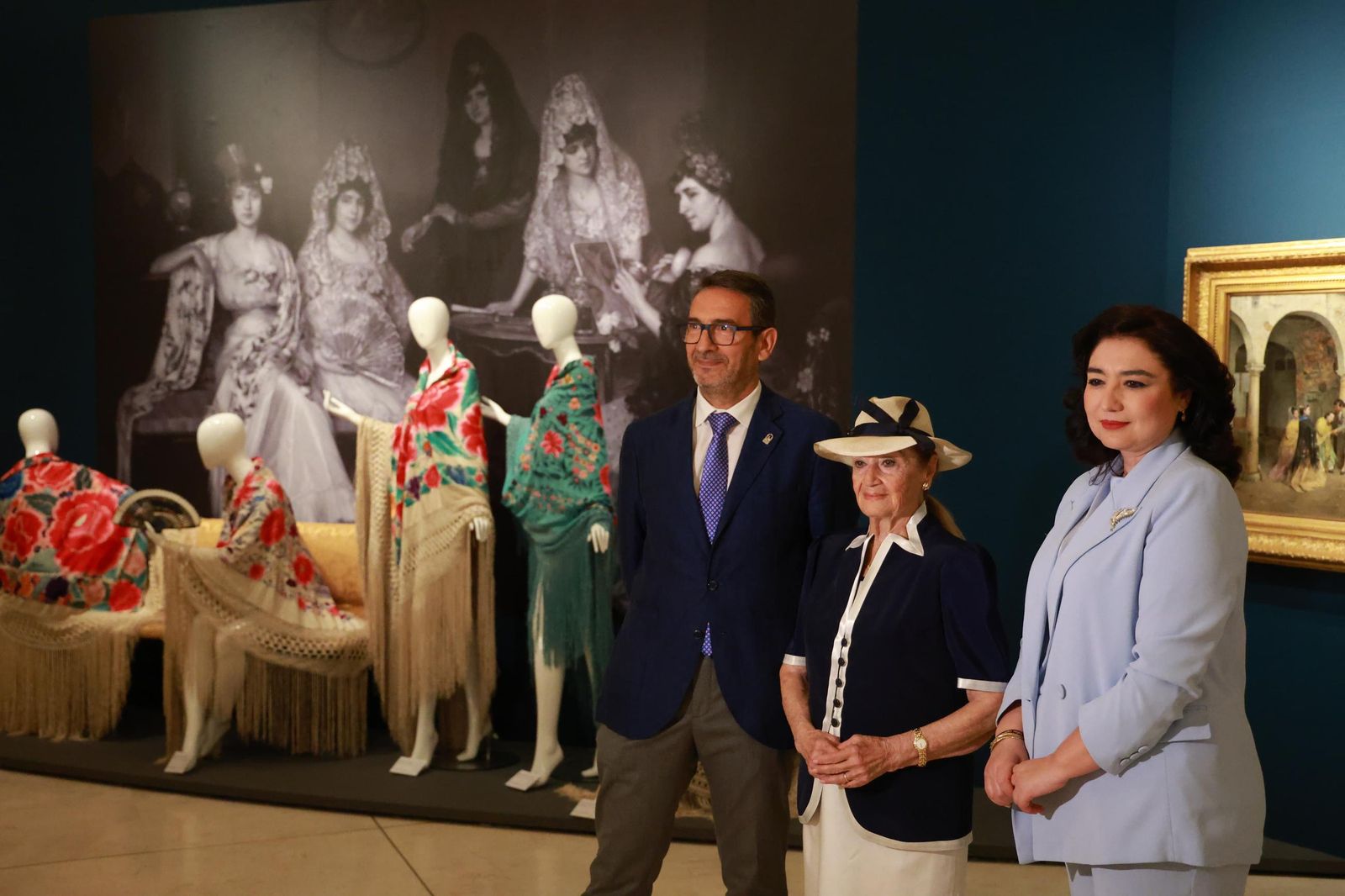 La nueva exposición de Mantones de Manila de la colección Perraut, en imágenes