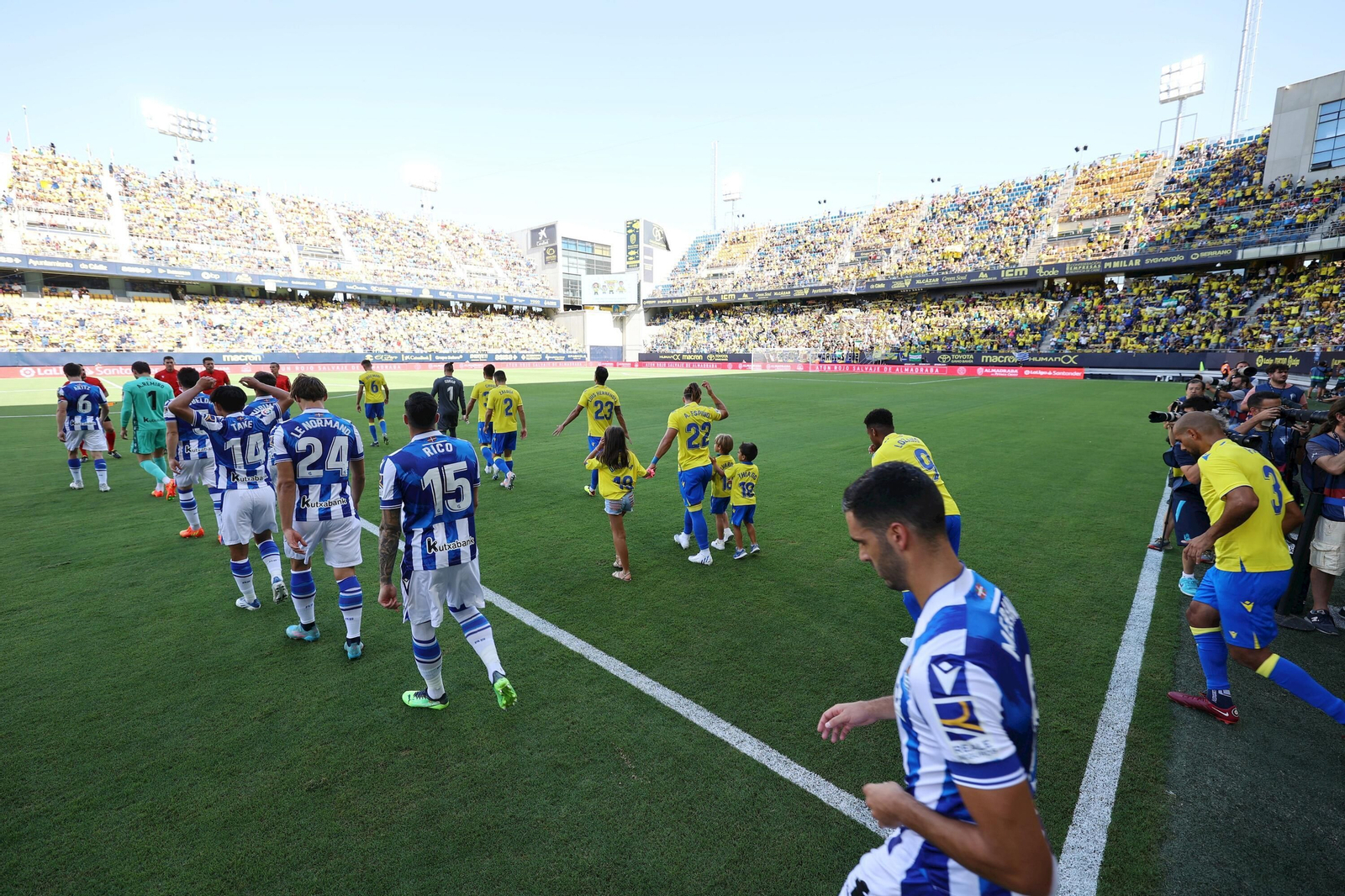 Búscate entre las imágenes del Cádiz - Real Sociedad