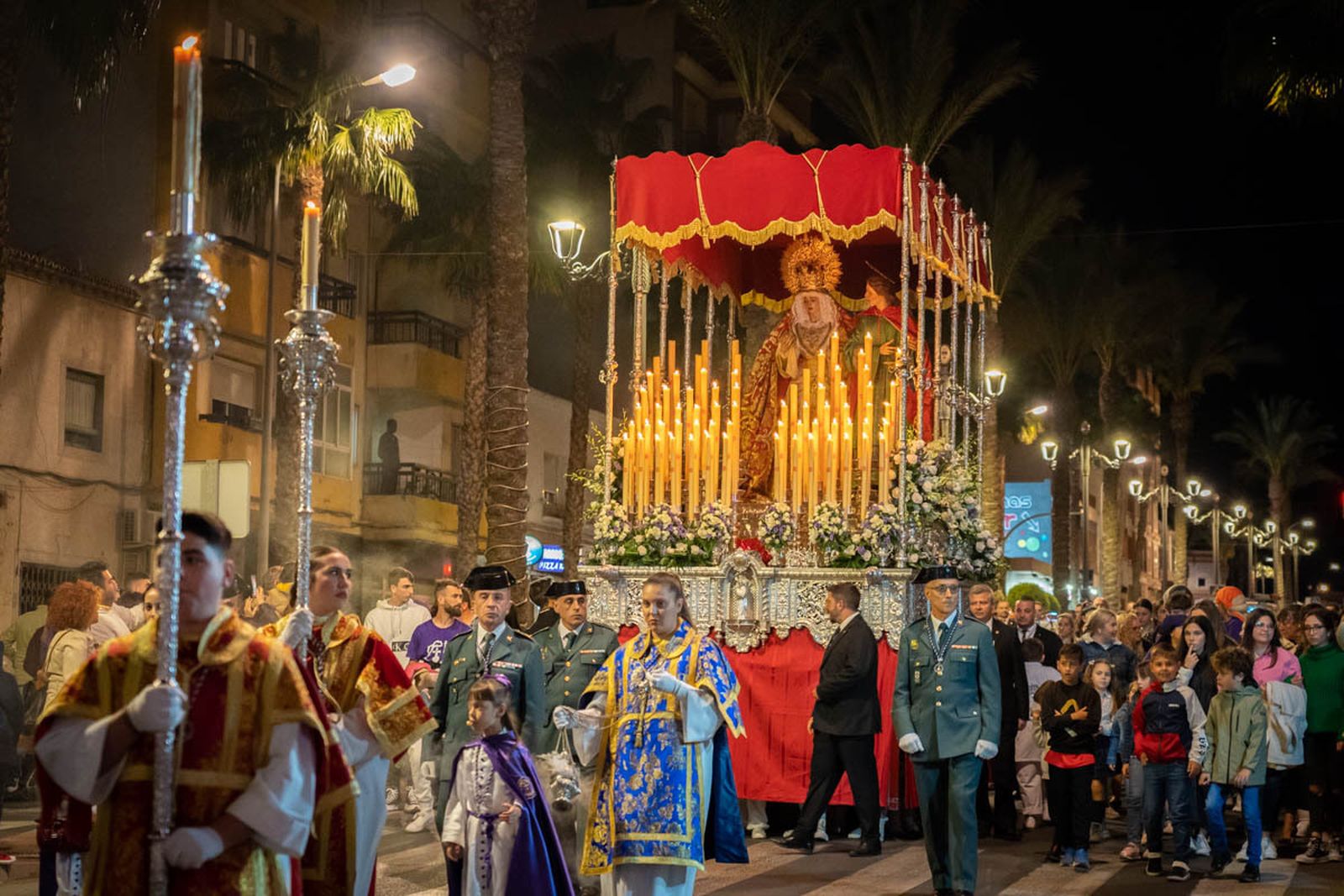 La procesión del Jueves Santo en el Parador de las Hortichuelas, en imágenes
