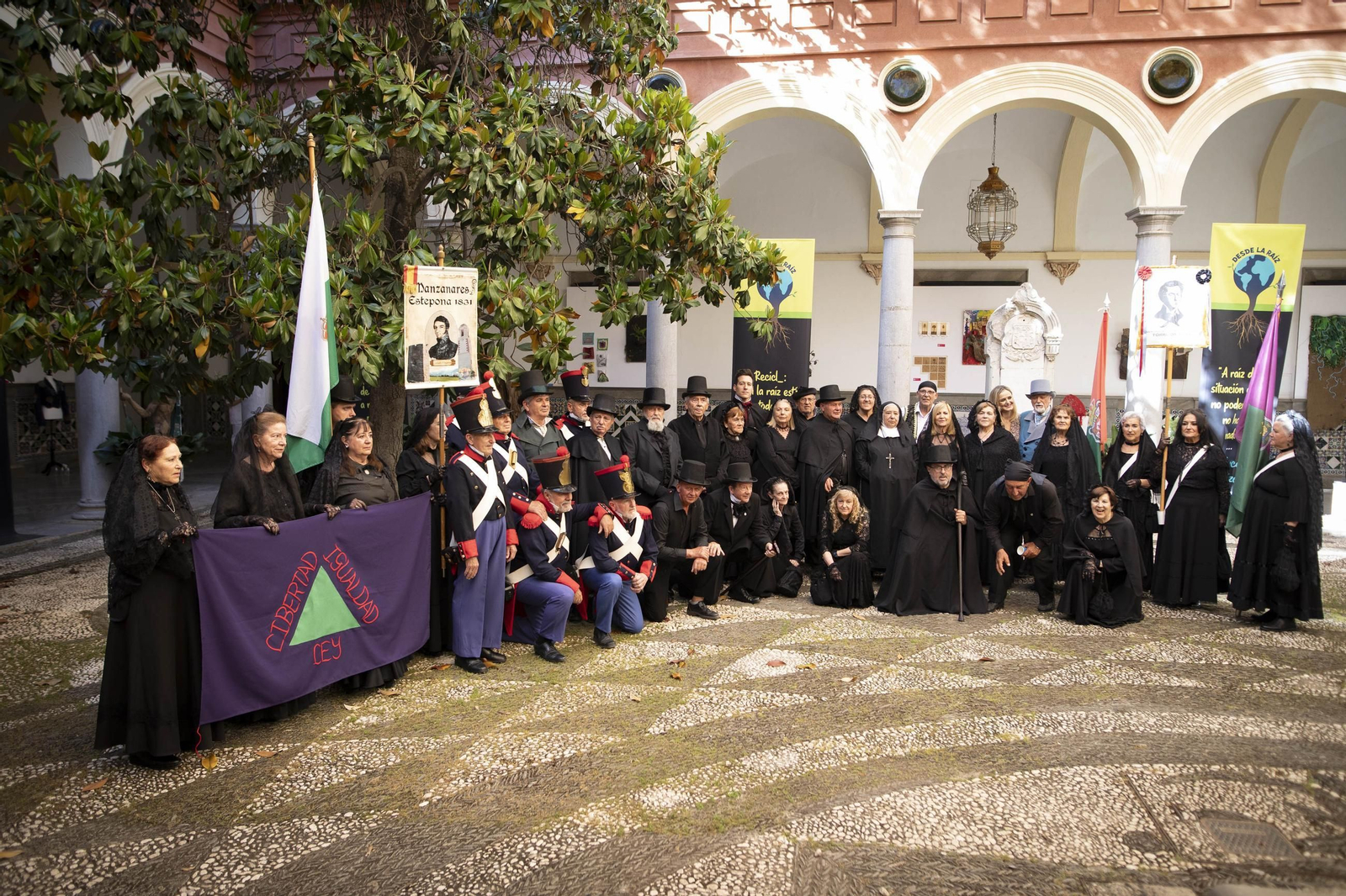 Las mejores imágenes de la tradicional proecesión en honor a Mariana Pineda en Granada