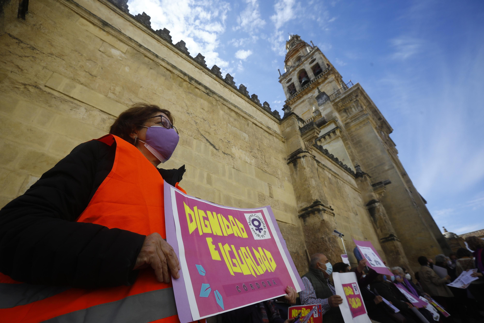La Revuelta de Mujeres en la Iglesia de Córdoba se manifiestan para "tener voz y voto"