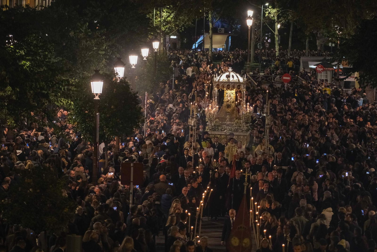 Imágenes de la procesión Magna, desde la Torre del Oro