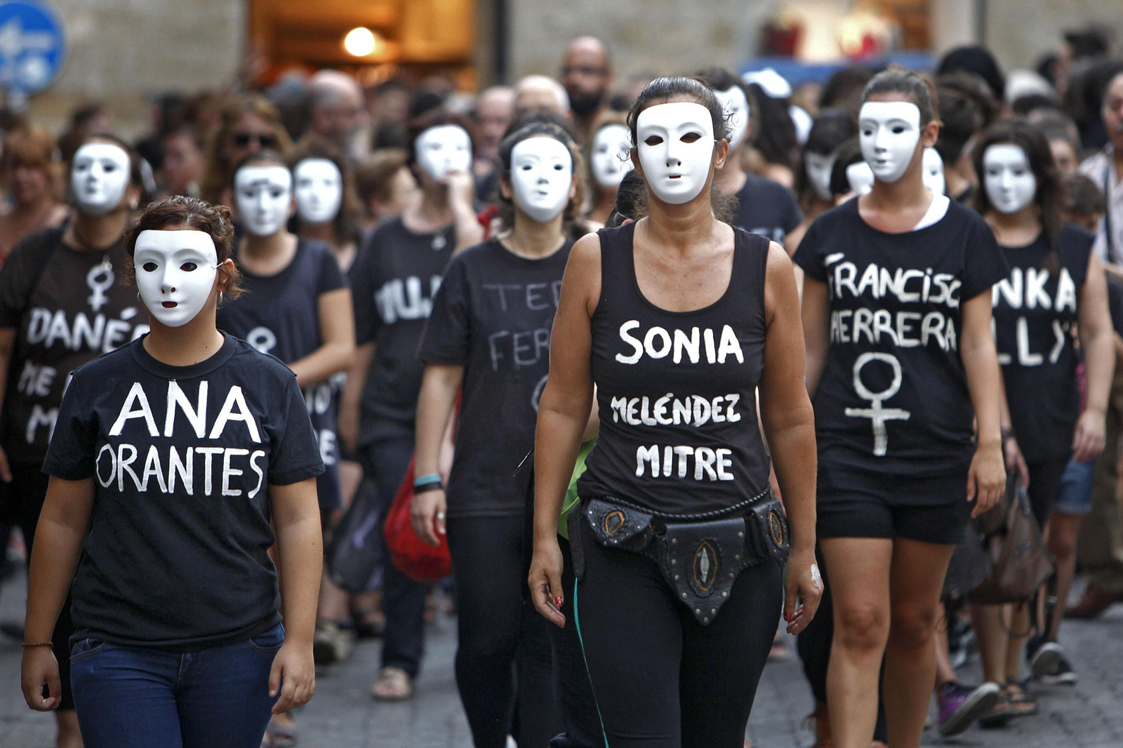 Acto de protesta contra la violencia machista en Cádiz.