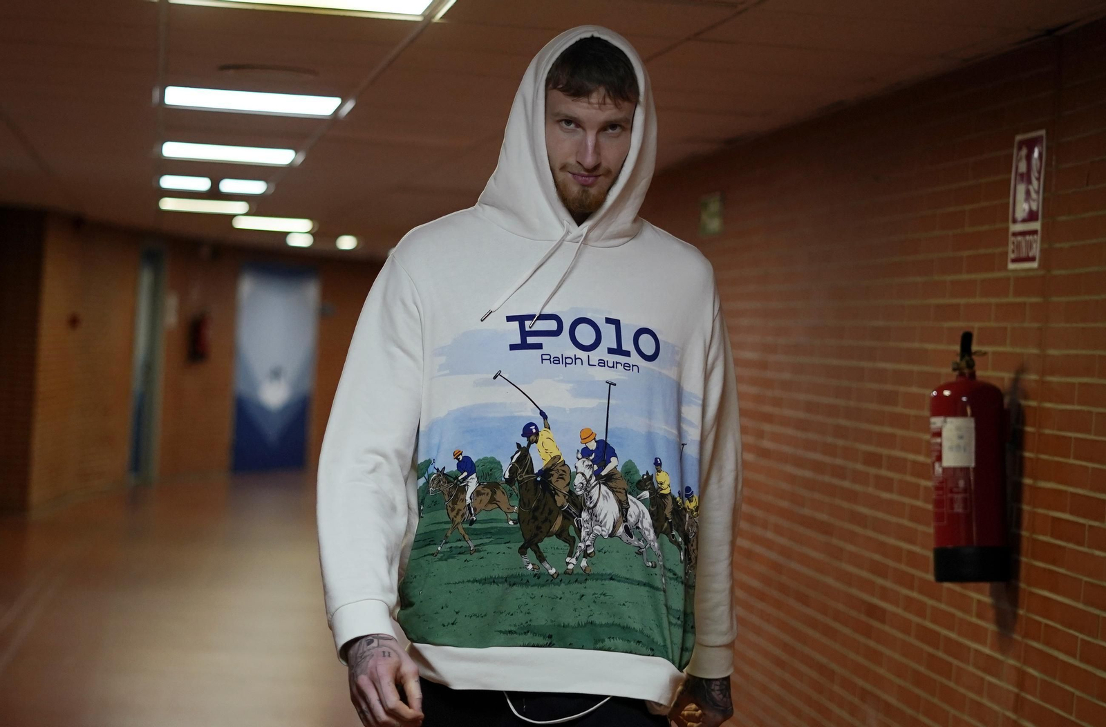 Olek Balcerowski, llegando al Palacio.