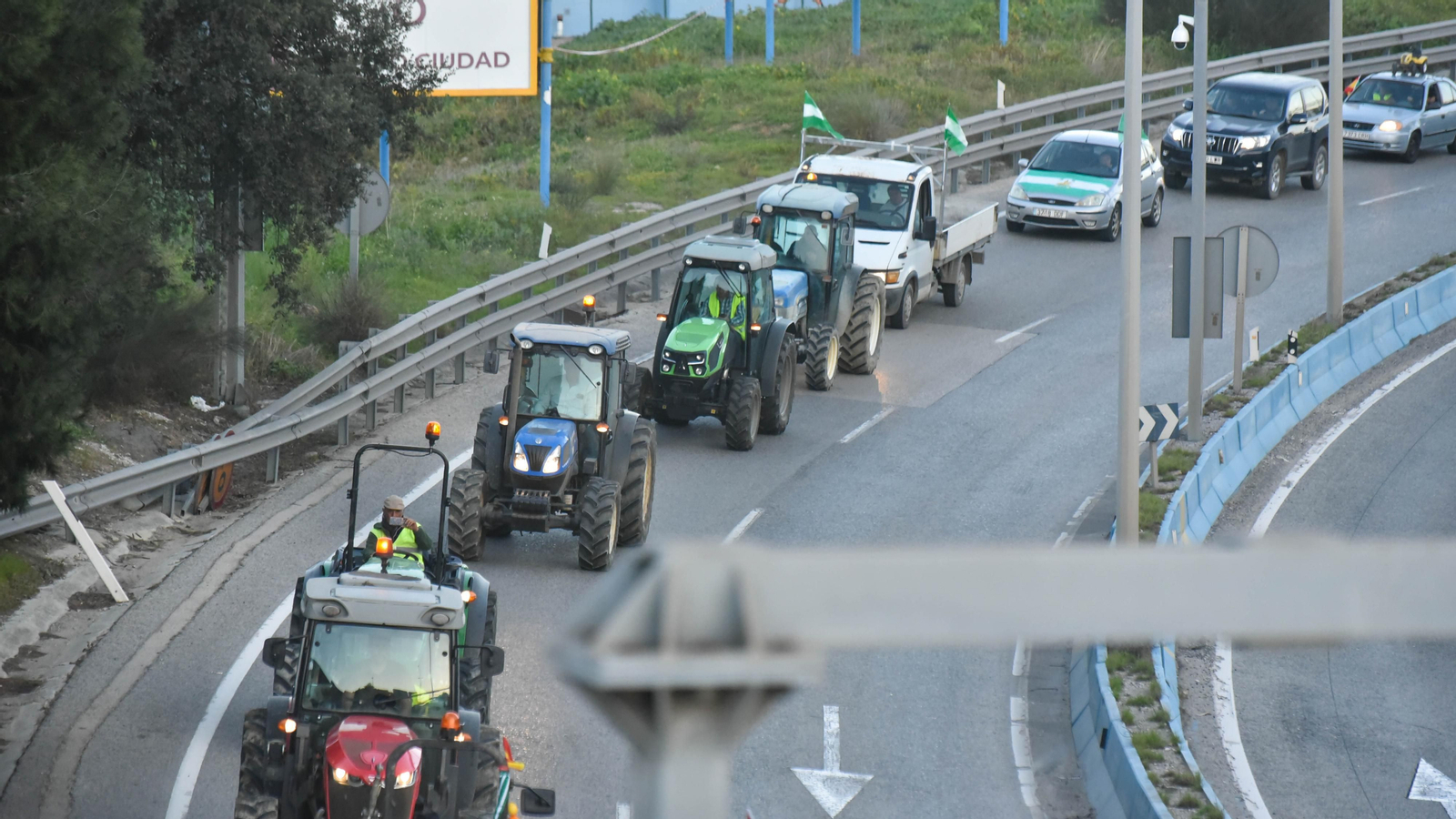 La tractorada del sector primario en Algeciras, en imágenes