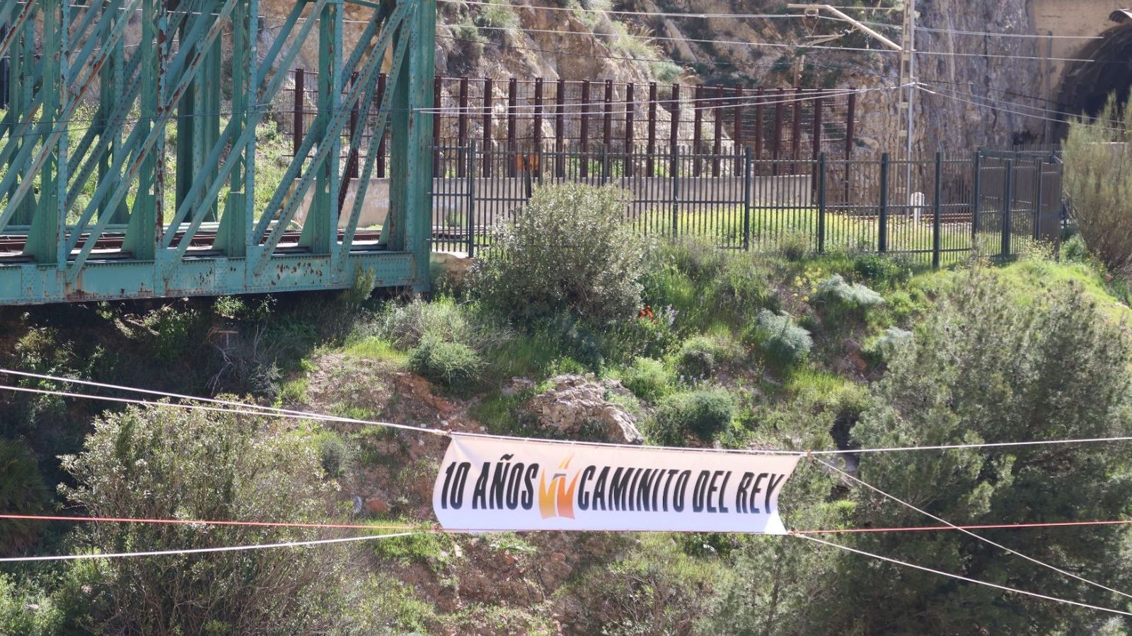 Así ha sido el acto de colocación de la primera piedra del nuevo puente del Caminito del Rey