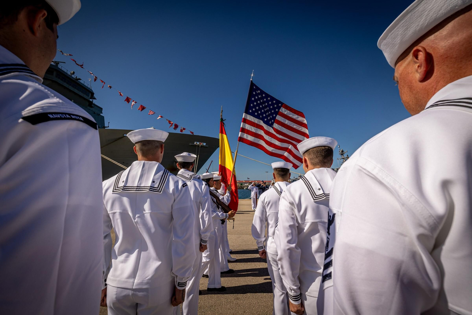 Imágenes: España y EEUU conmemoran 70 años de "guardias juntos" en la Base de Rota
