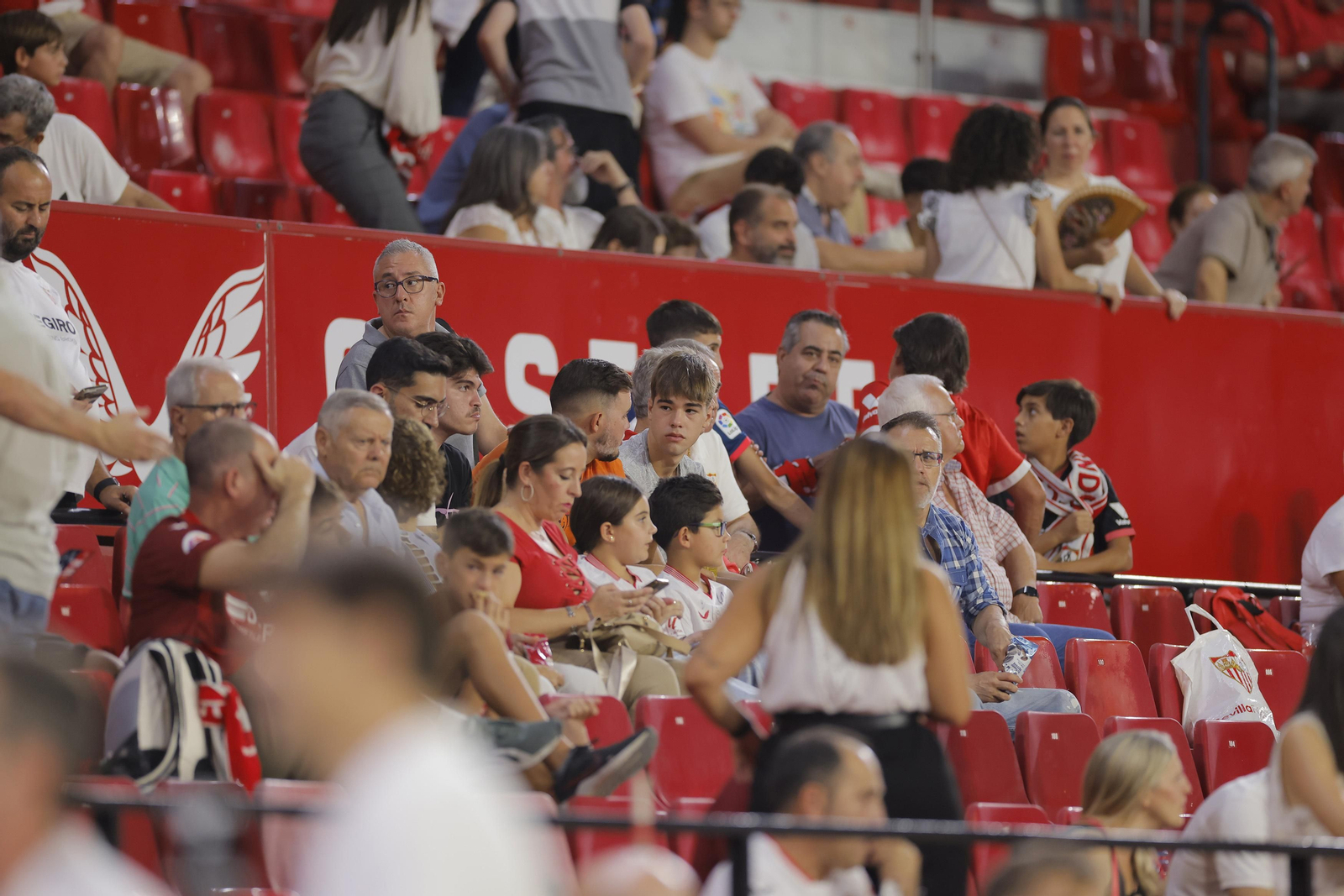 Búscate en las fotos del Sevilla-Rayo