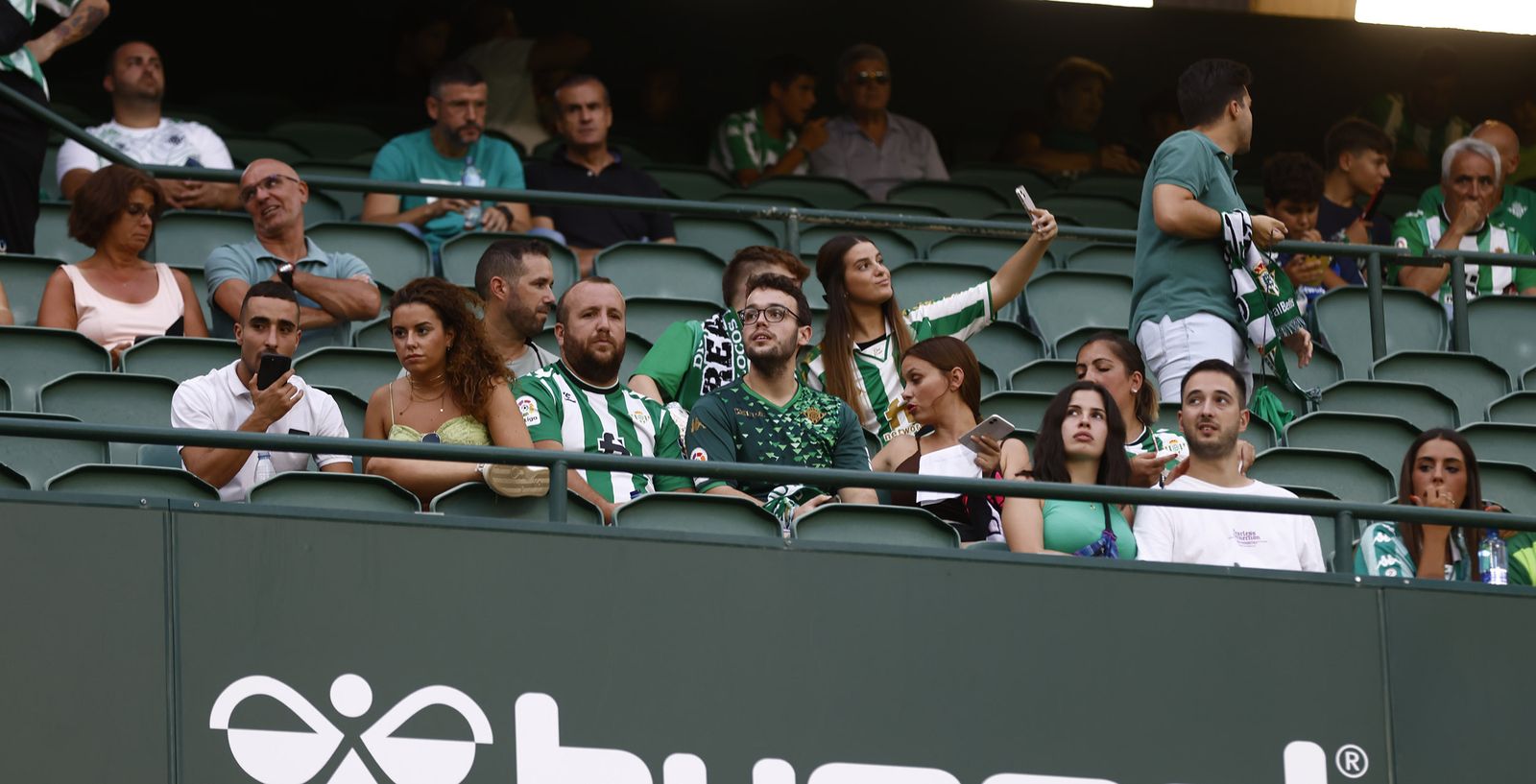 Búscate en las fotos del partido Betis-Villarreal