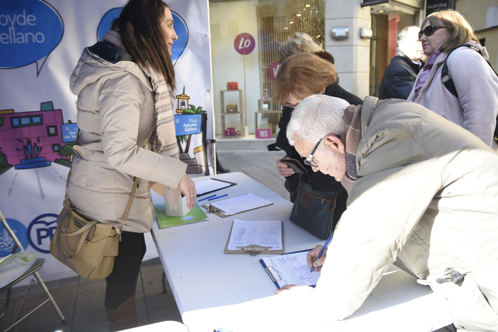 Recogida de firmas del PP contra el cambio de nombres del callejero.