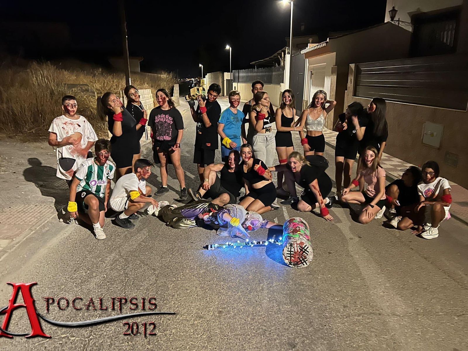 Más de 300 personas participan en el primer 'Apocalipsis Zombie' de Otura