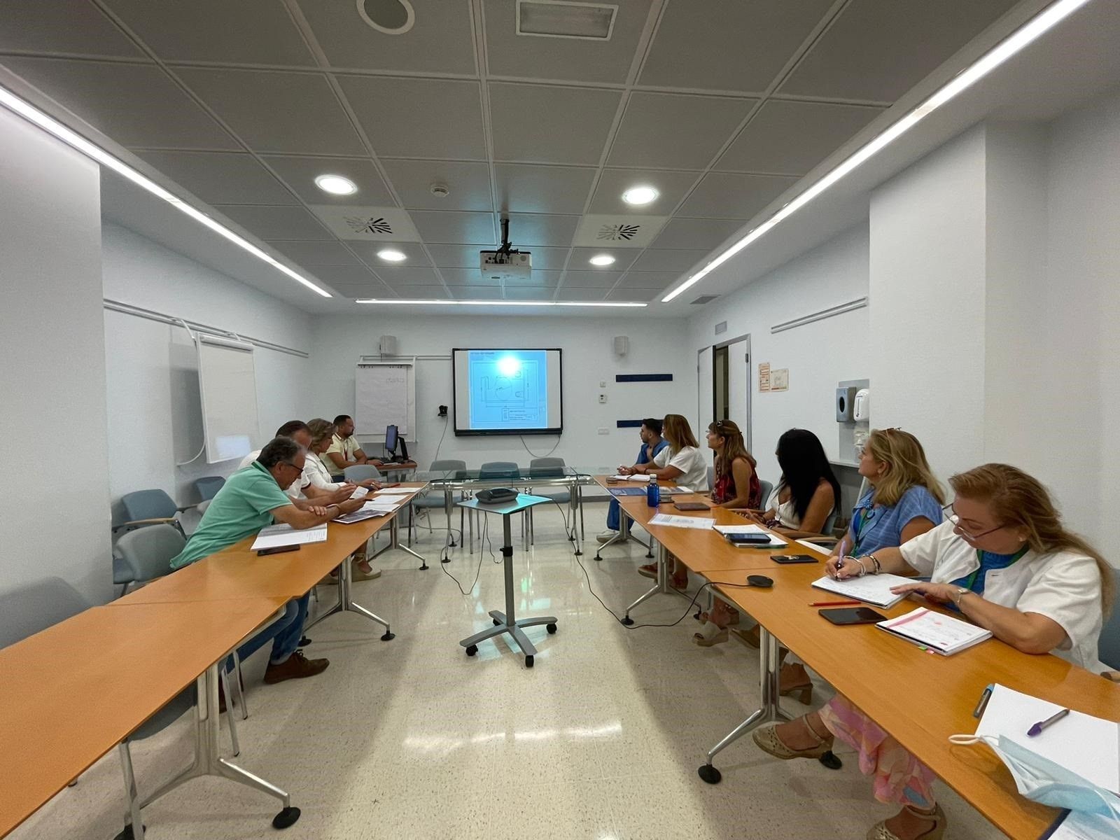 Responsables de la dirección con otros de la asociación de ostomizados de Málaga