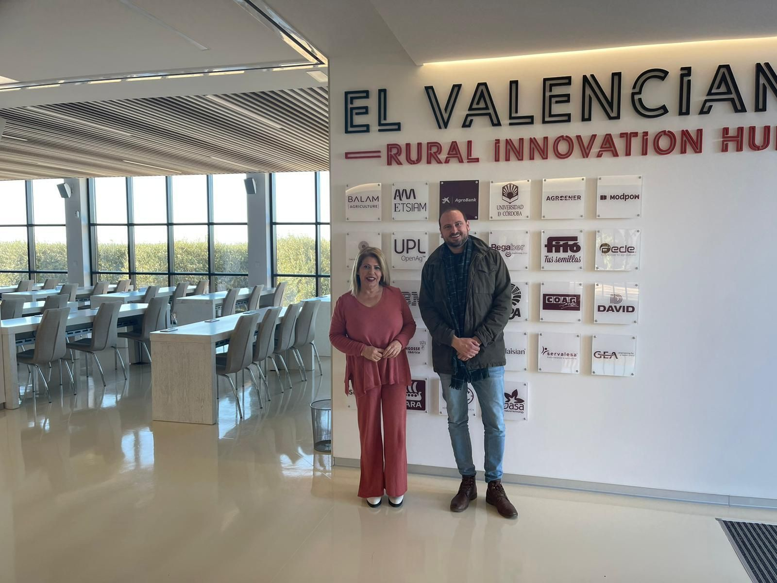 Mamen Sánchez, con Francisco Gálvez,  del Hub de Innovación Rural.