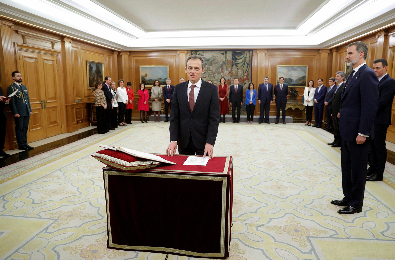 Los ministros prometen sus cargos