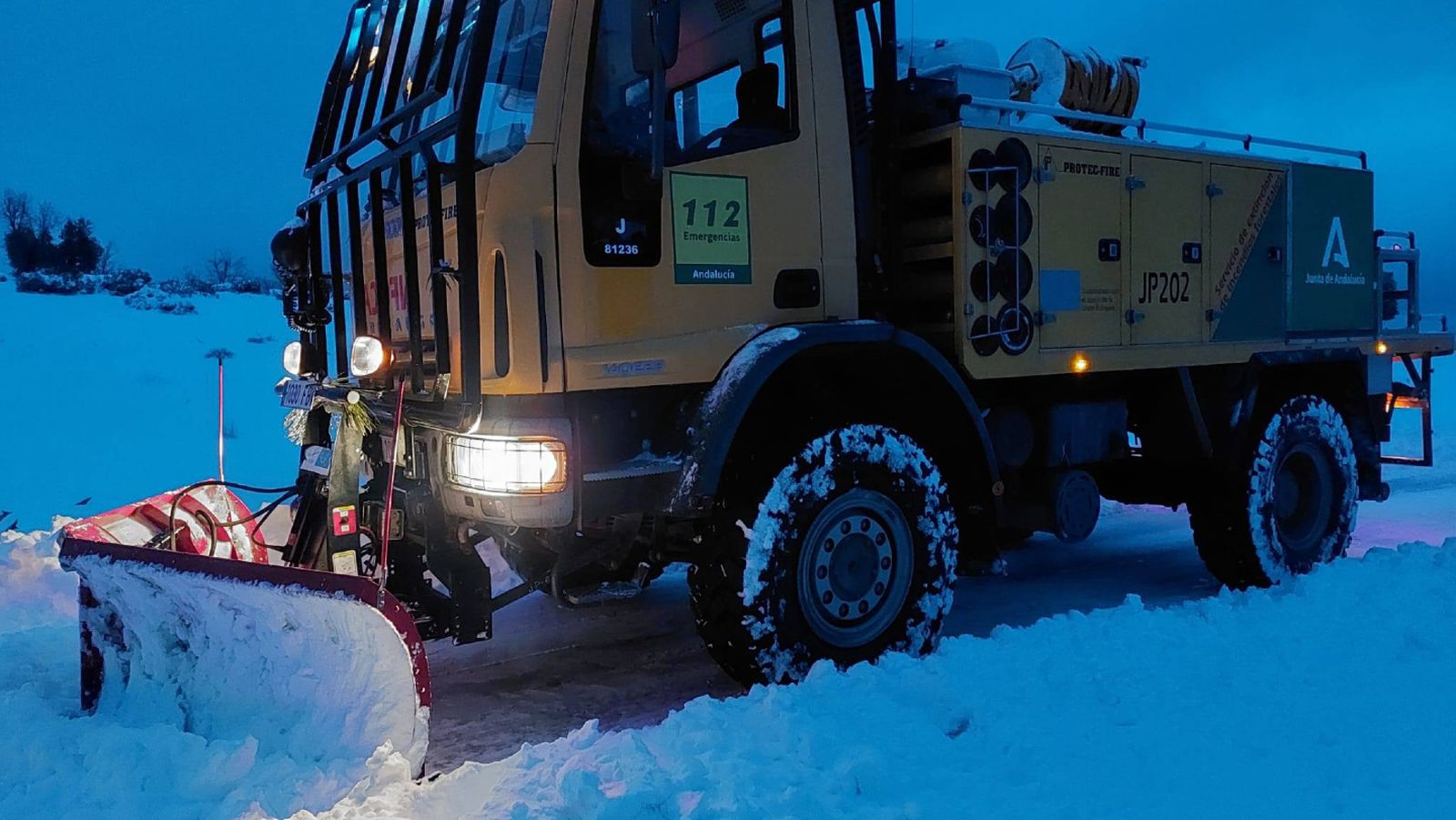 Postales de invierno: la nieve cubre Segura de la Sierra, el pueblo con el castillo más alto de Jaén, en imágenes